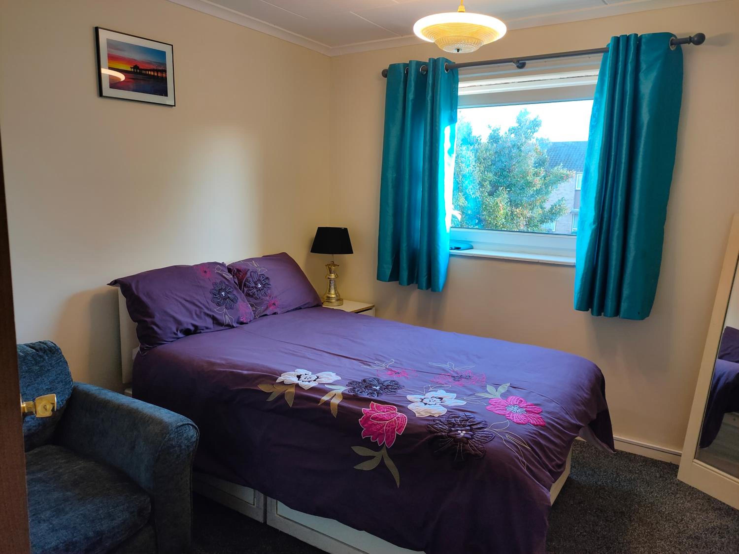 Comfortable holiday home in Basildon Essex view 3