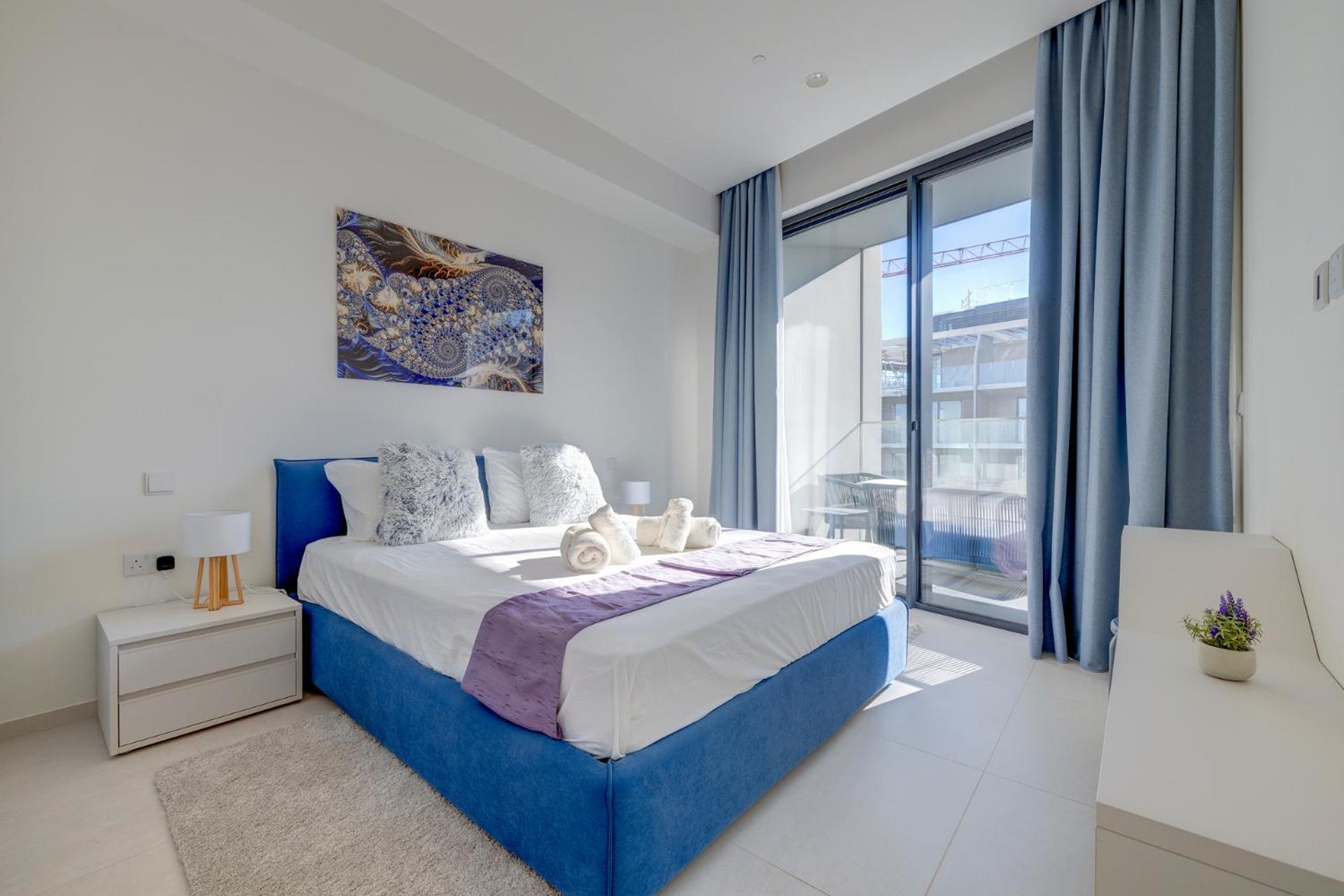 Mercury-Tower Apartments with Pool photo 4