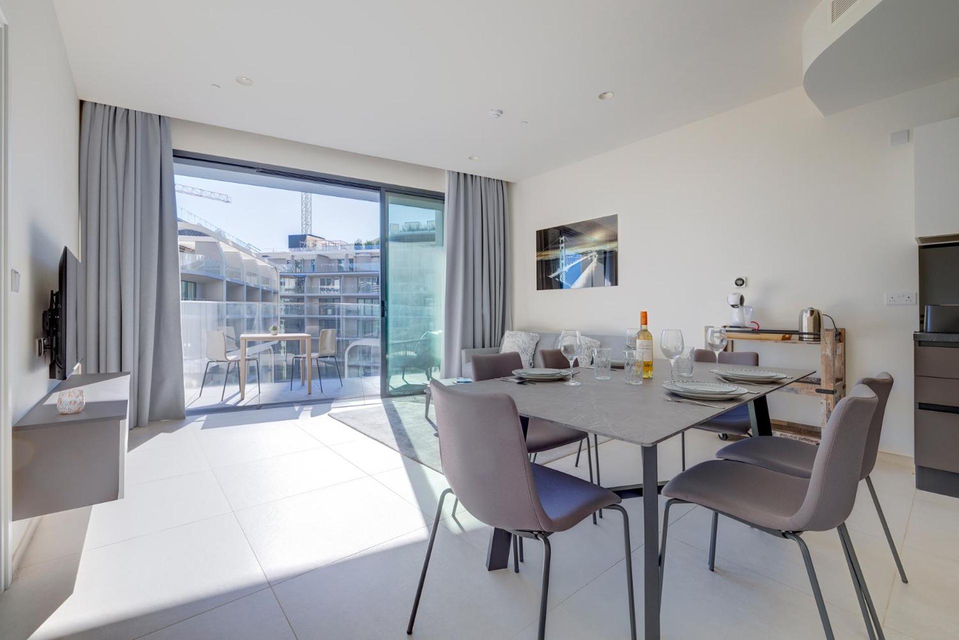Mercury-Tower Apartments with Pool photo 4