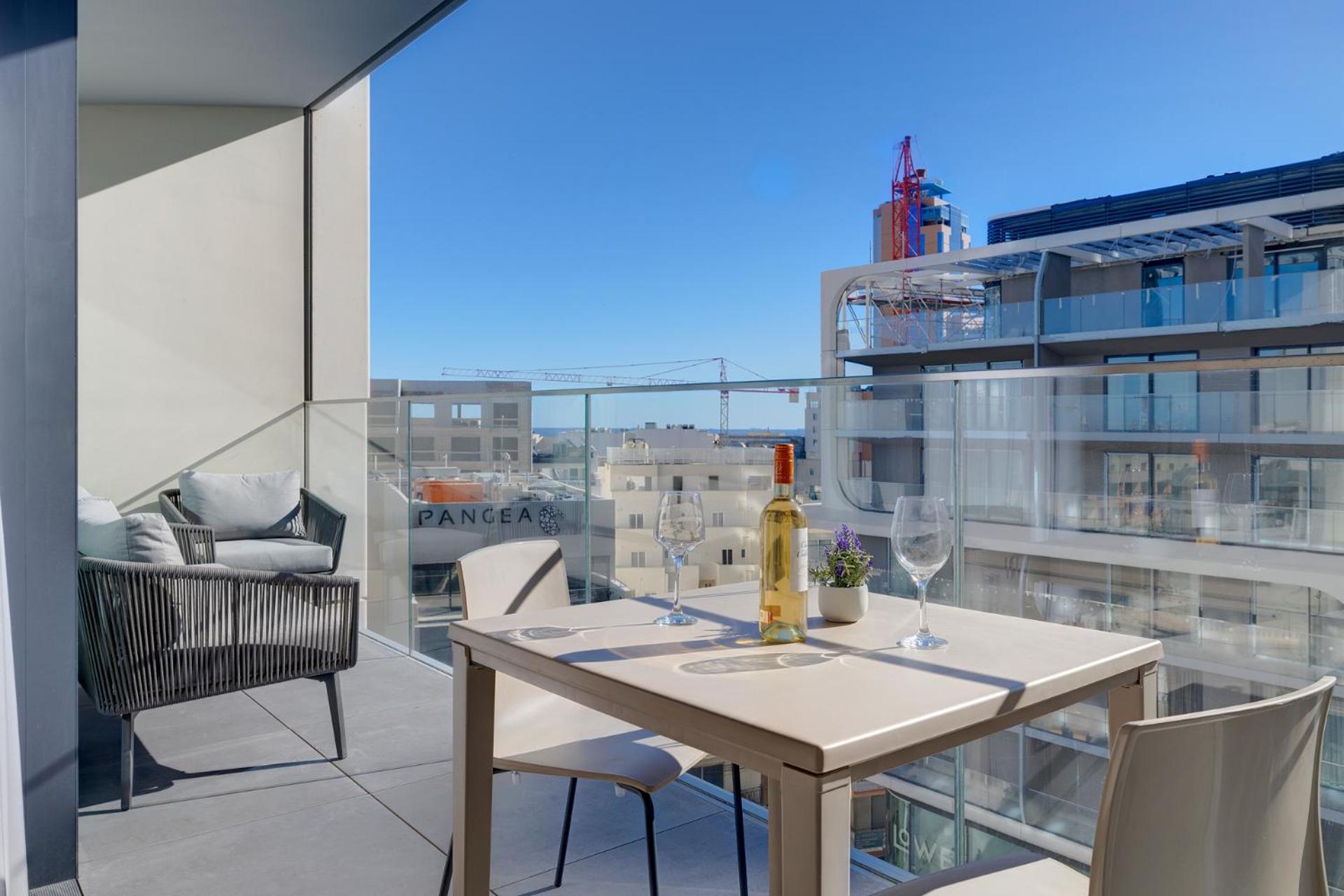 Mercury-Tower Apartments with Pool photo 3