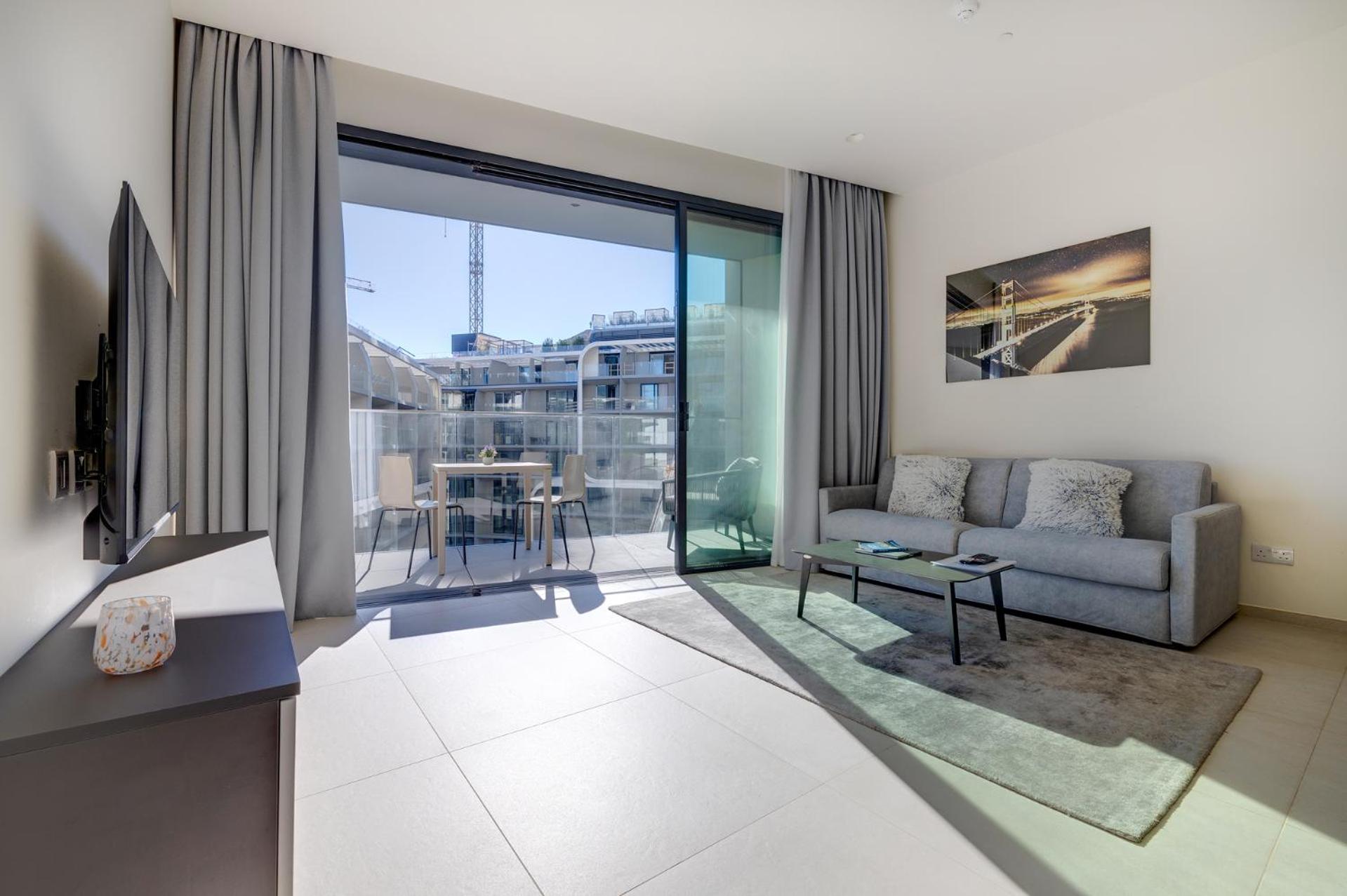 Mercury-Tower Apartments with Pool photo 2