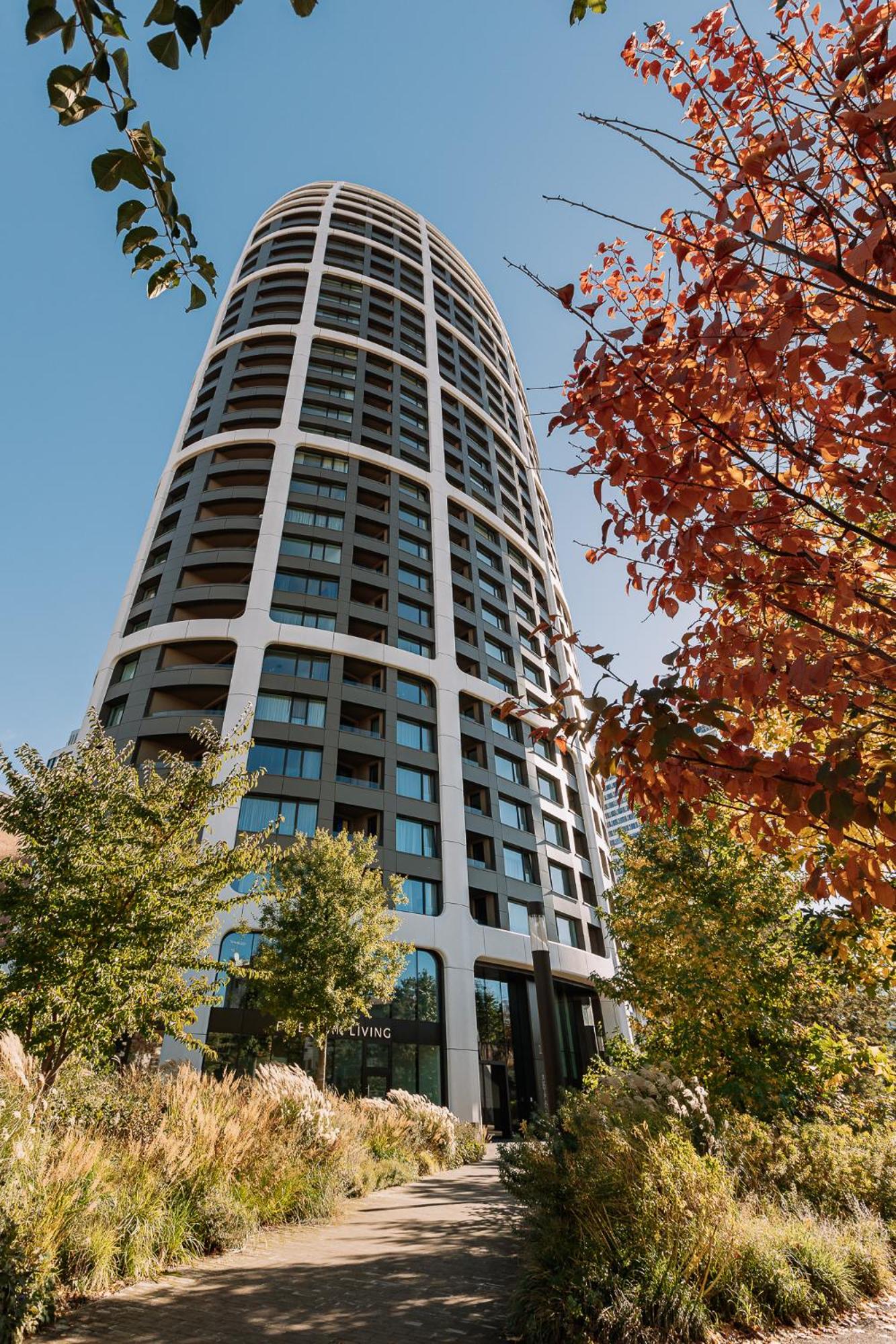Skau Sky Park White by Zaha Hadid 3 Tower 27 floor Panoramic View Free Parking view 2