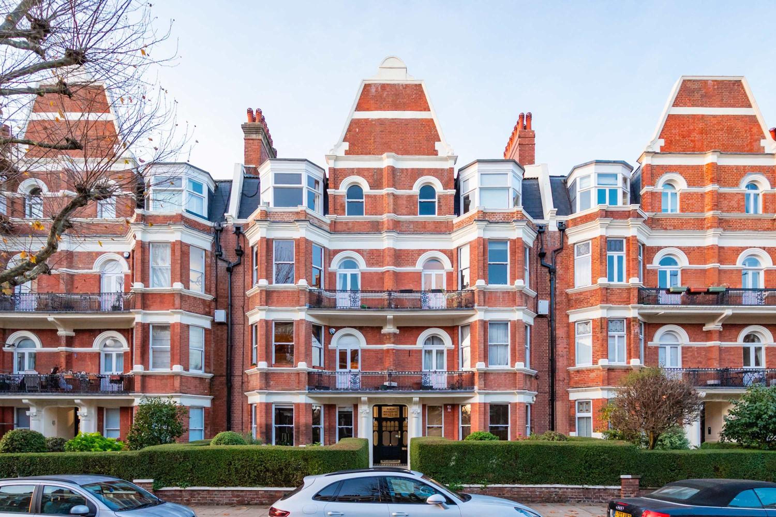 Maida Vale Mansions 2 bed -by Out of Office Lifestyle