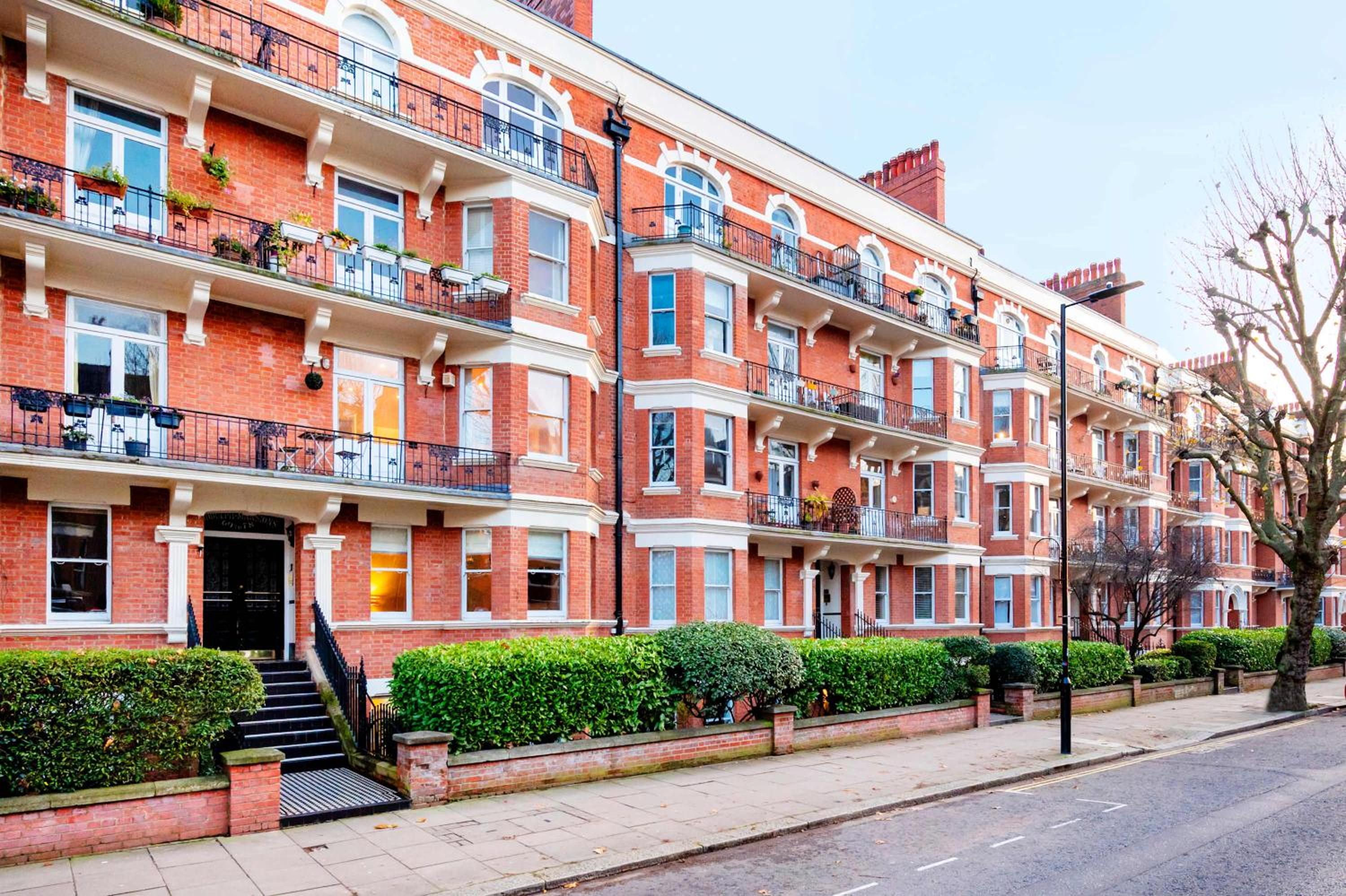 Maida Vale Mansions 2 bed -by Out of Office Lifestyle