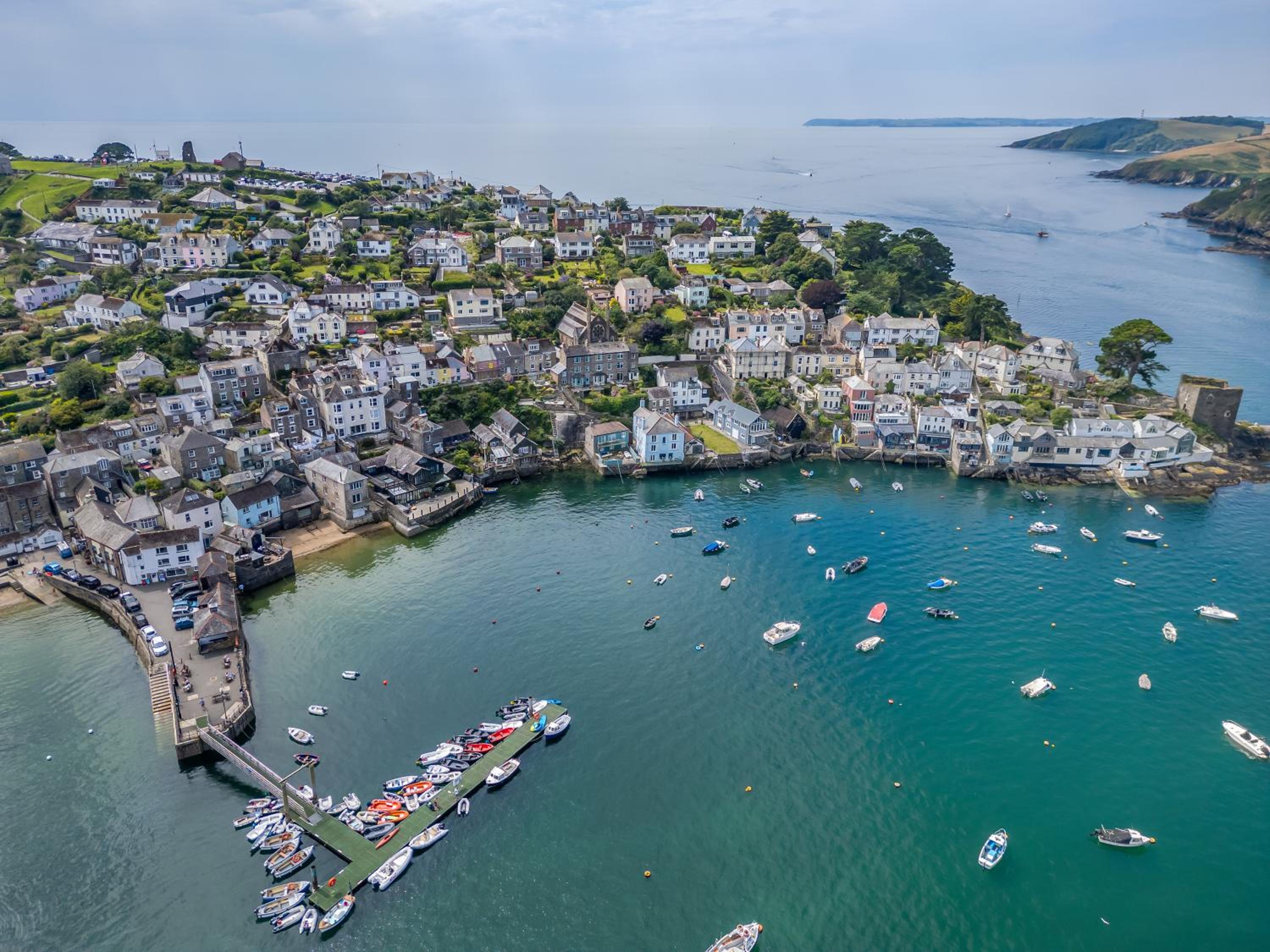 Waterside House - Luxurious waterside retreat overlooking Fowey Harbour with beach access & table tennis