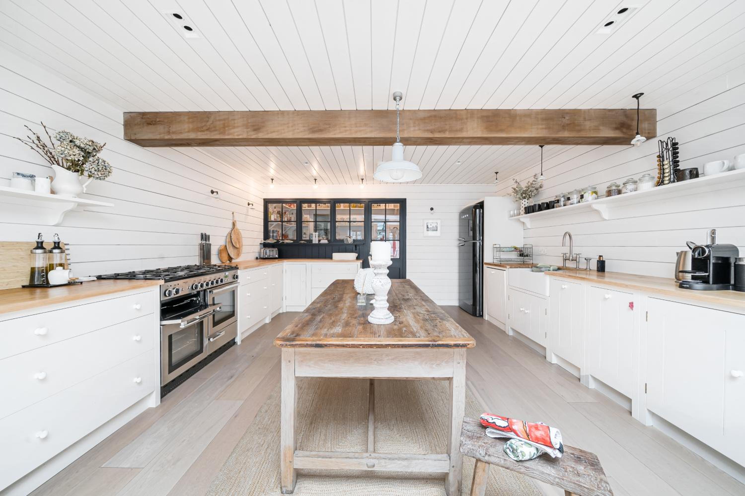 Waterside House - Luxurious waterside retreat overlooking Fowey Harbour with beach access & table tennis