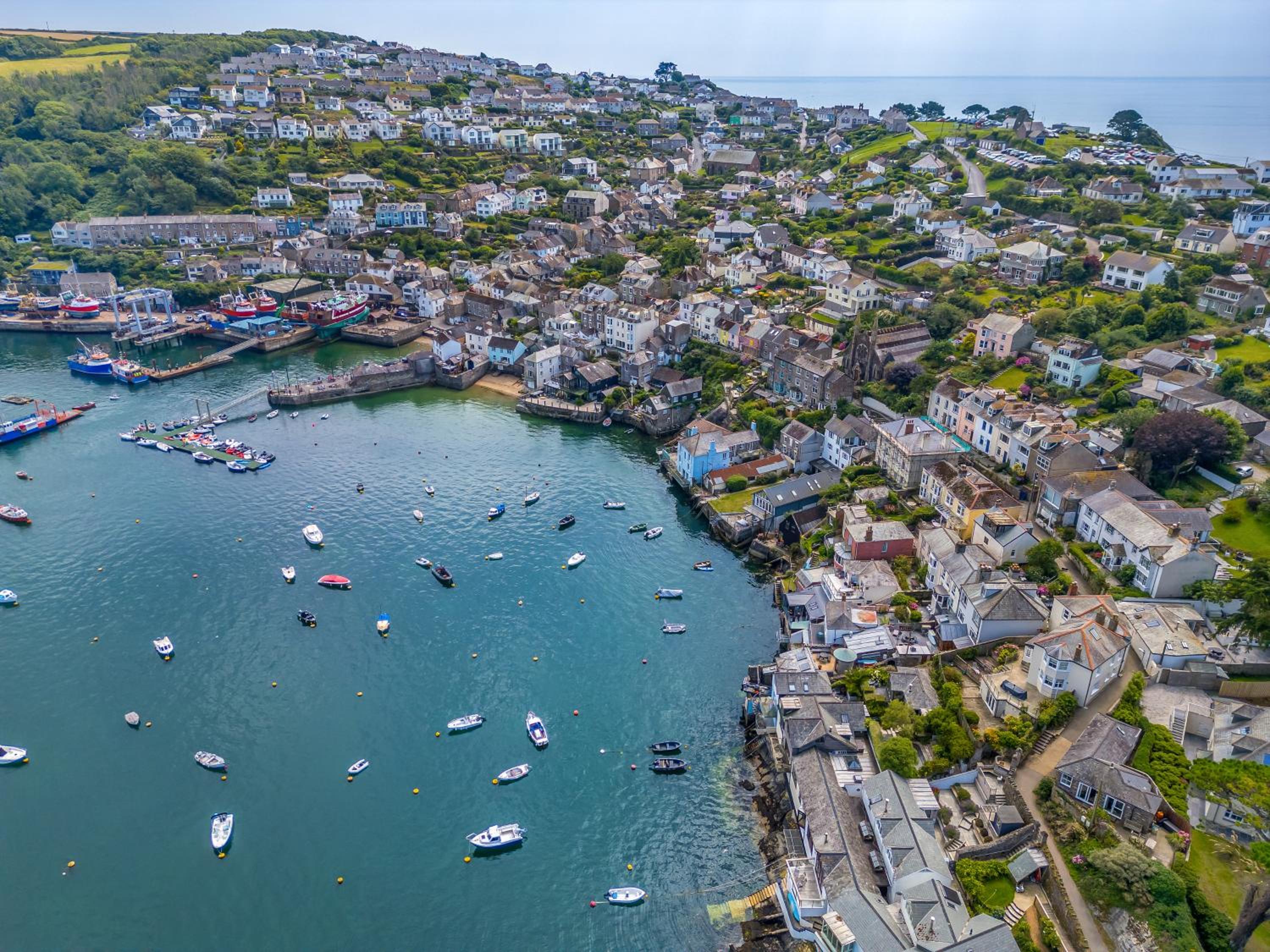 Waterside House - Luxurious waterside retreat overlooking Fowey Harbour with beach access & table tennis