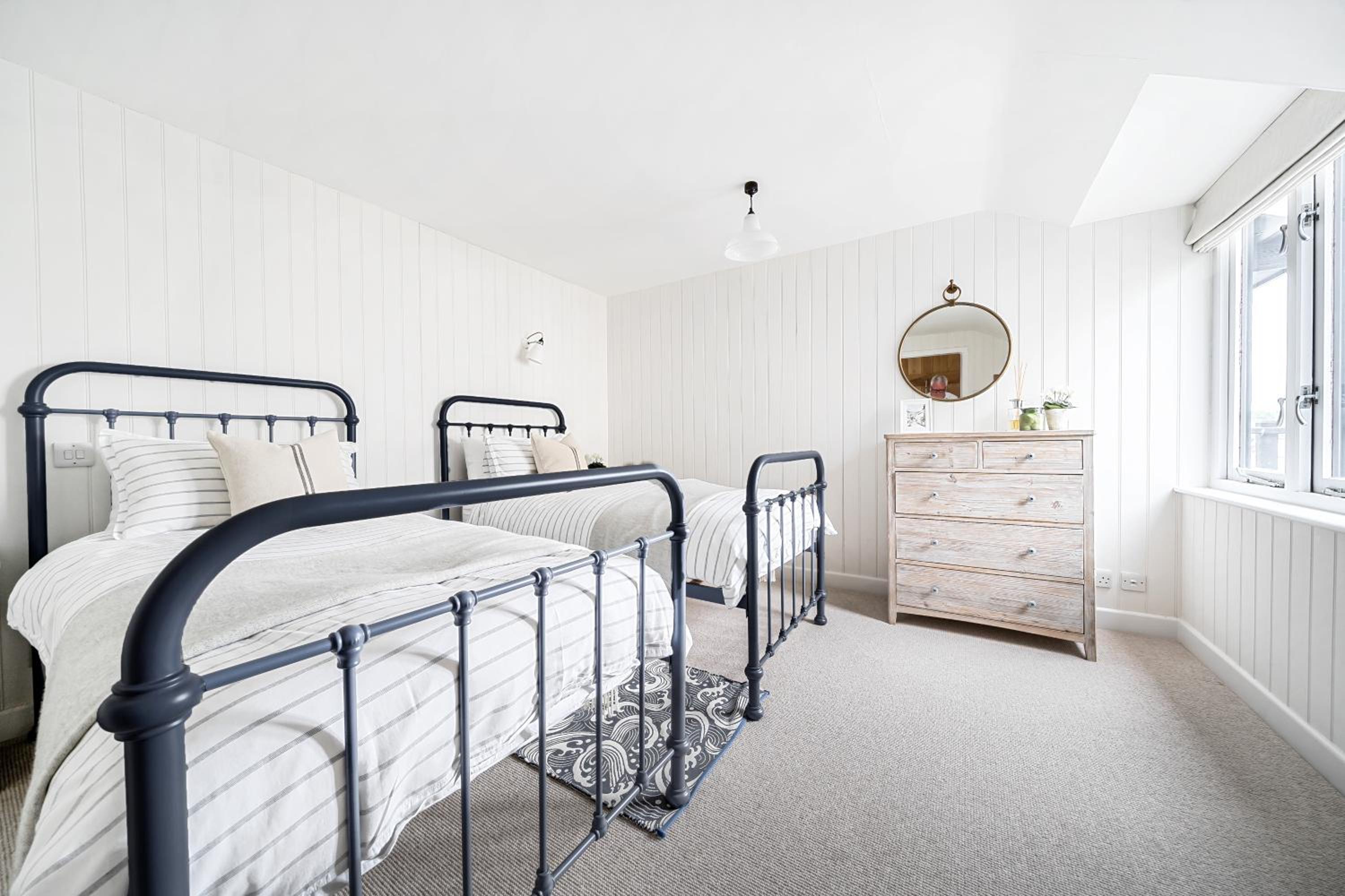 Waterside House - Luxurious waterside retreat overlooking Fowey Harbour with beach access & table tennis
