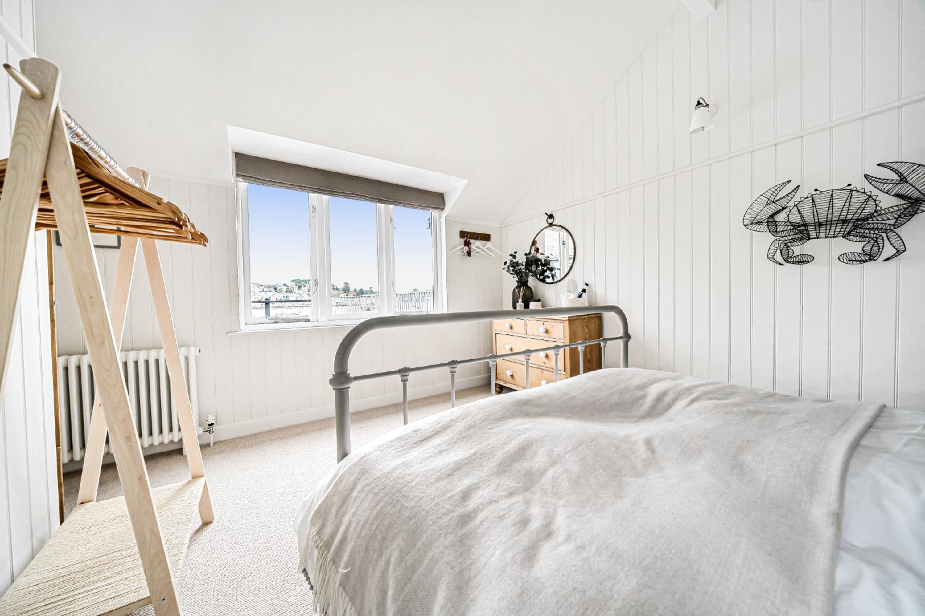 Waterside House - Luxurious waterside retreat overlooking Fowey Harbour with beach access & table tennis