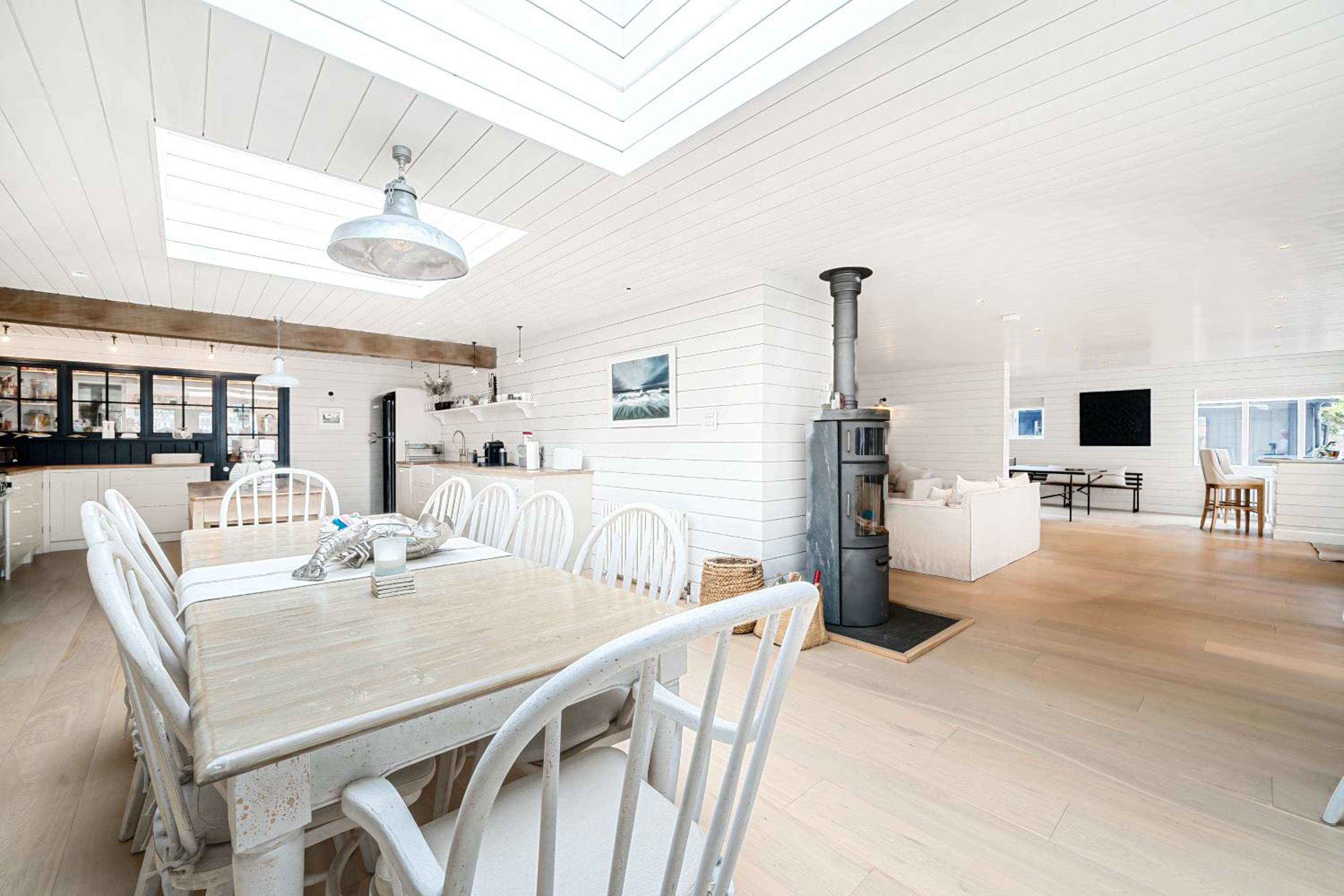 Waterside House - Luxurious waterside retreat overlooking Fowey Harbour with beach access & table tennis