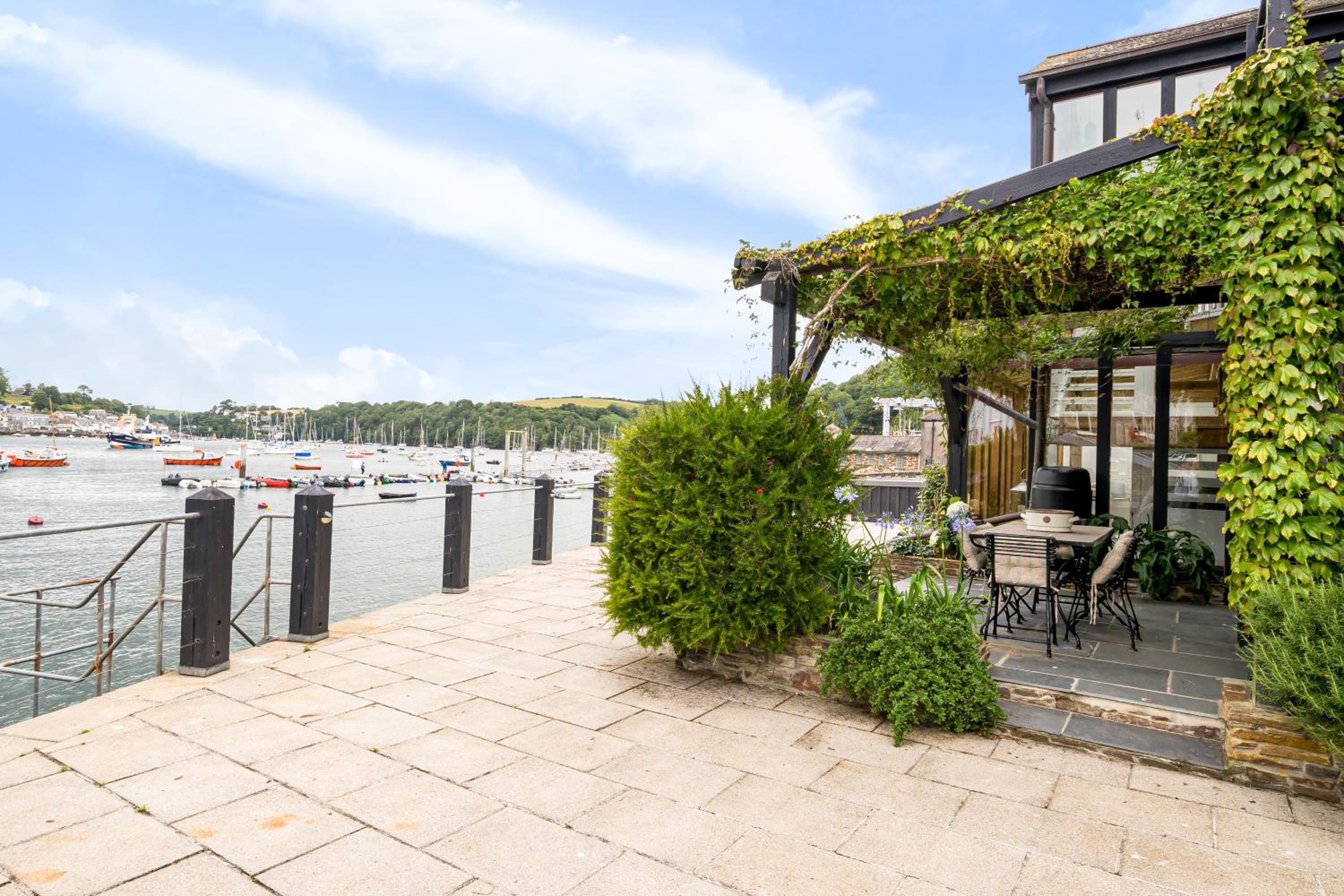 Waterside House - Luxurious waterside retreat overlooking Fowey Harbour with beach access & table tennis