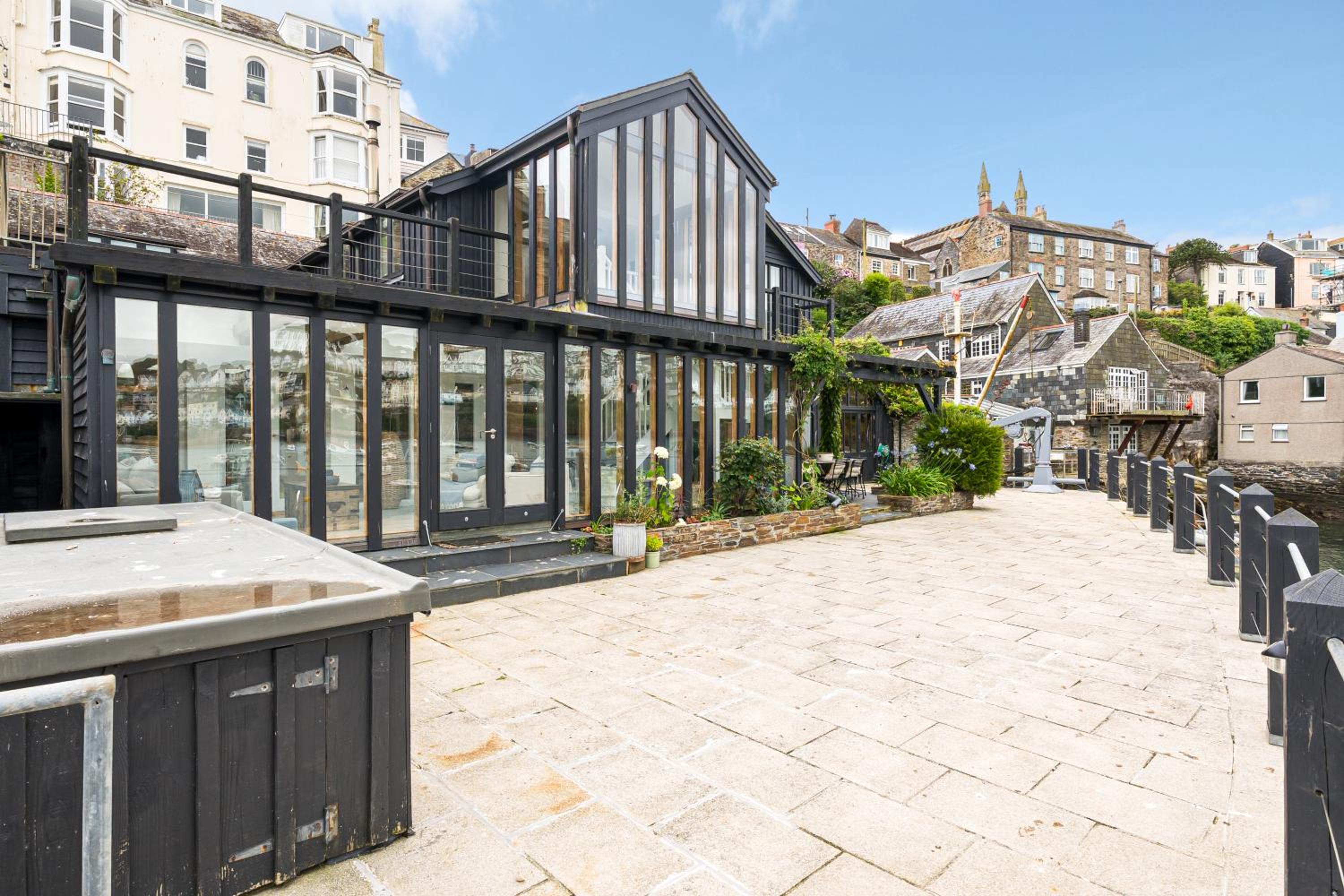 Waterside House - Luxurious waterside retreat overlooking Fowey Harbour with beach access & table tennis