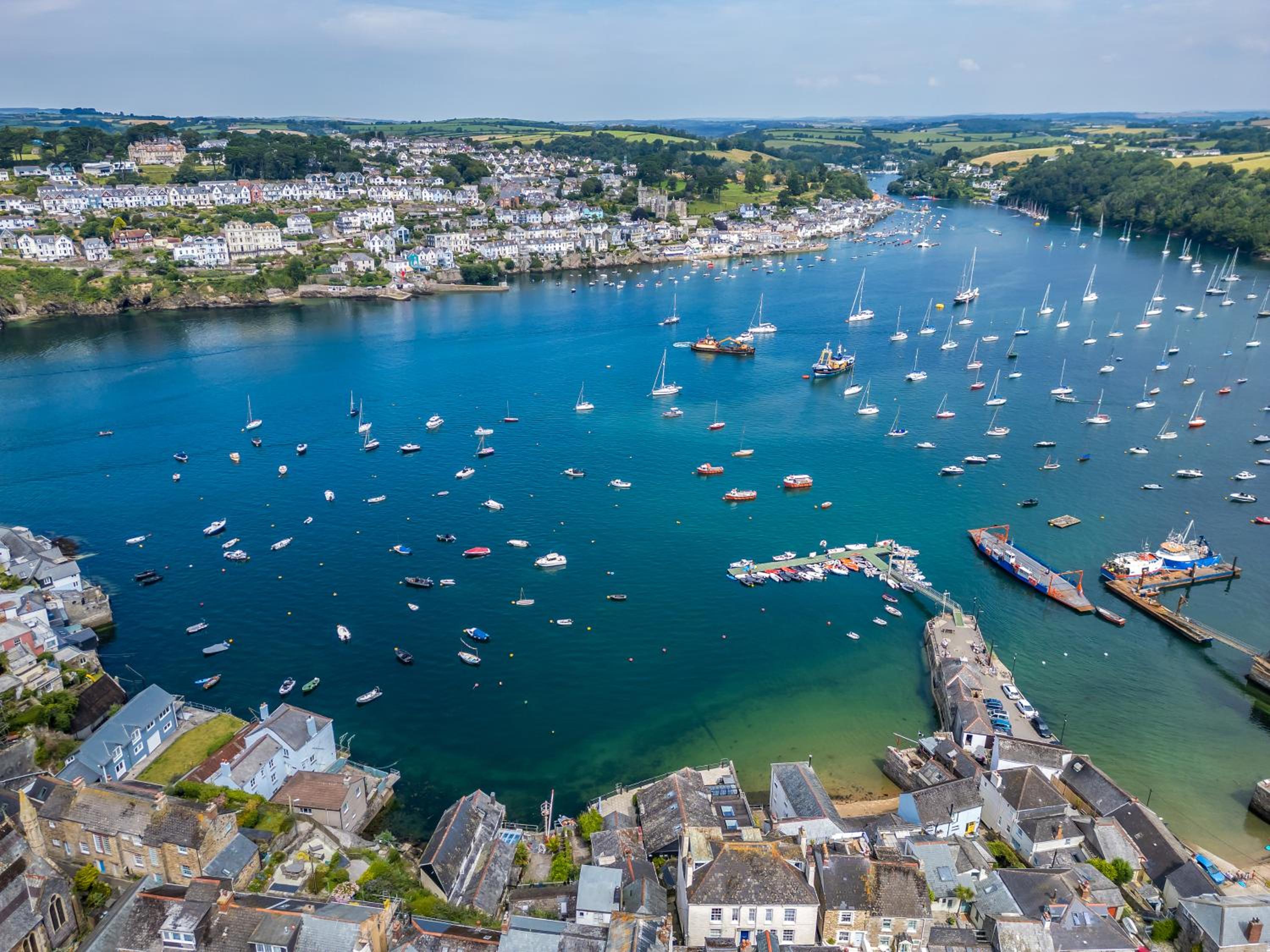Waterside House - Luxurious waterside retreat overlooking Fowey Harbour with beach access & table tennis