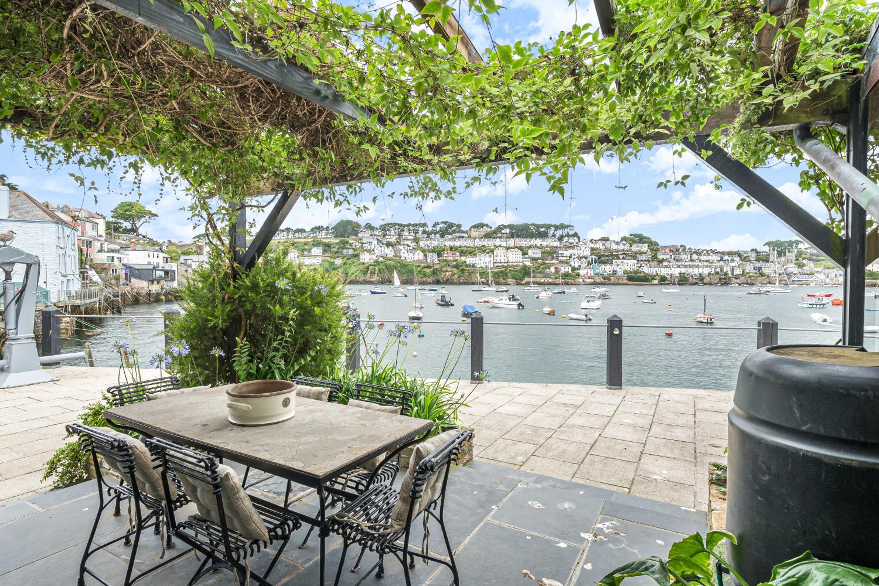 Waterside House - Luxurious waterside retreat overlooking Fowey Harbour with beach access & table tennis