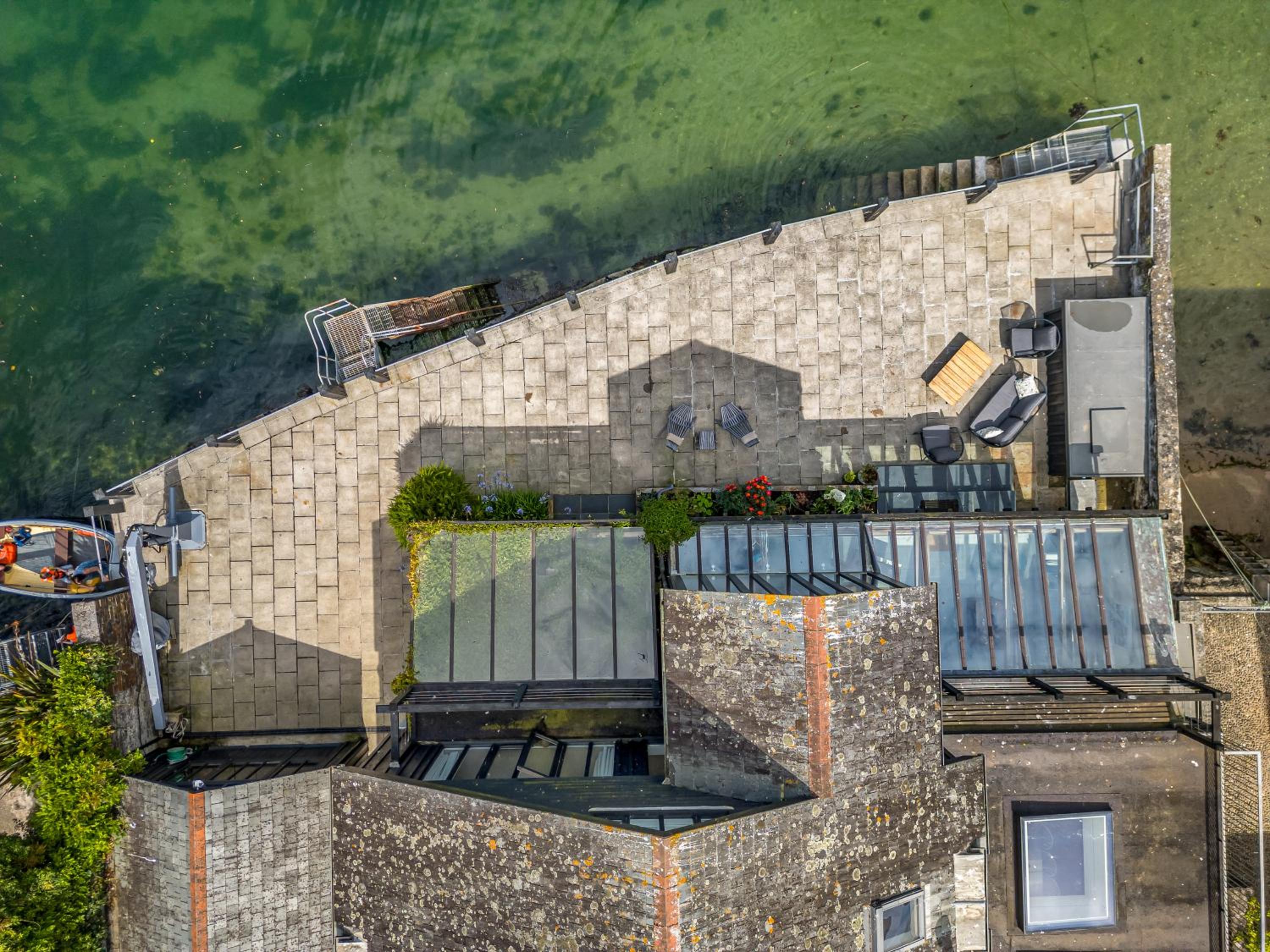 Waterside House - Luxurious waterside retreat overlooking Fowey Harbour with beach access & table tennis