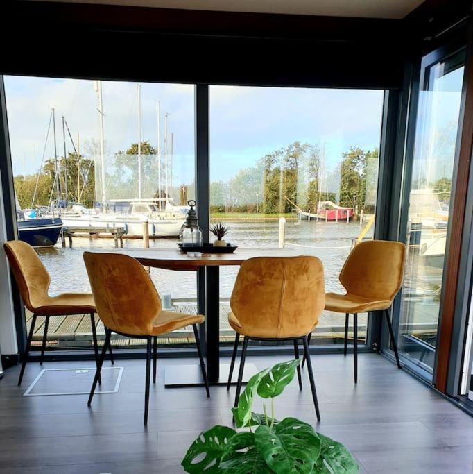 Houseboat Isola close to Amsterdam view 5