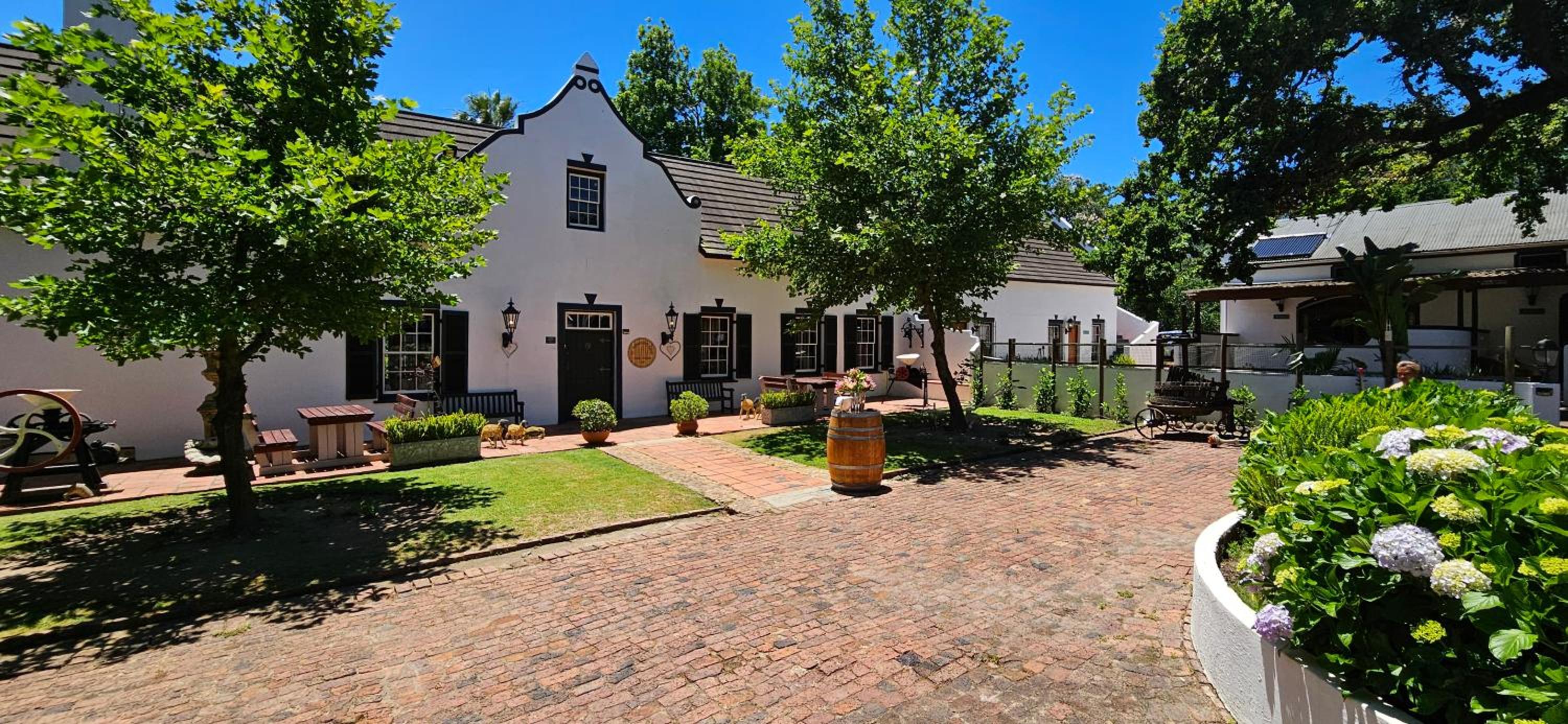 De Leeuwenhof Estate