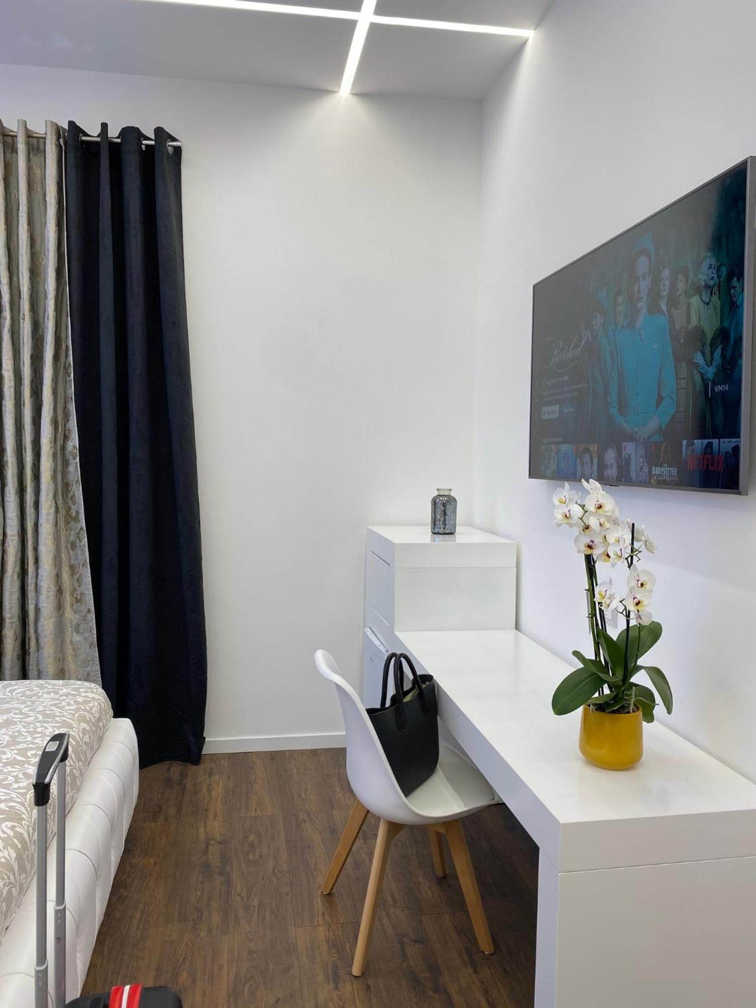 Vatican G&G Suites