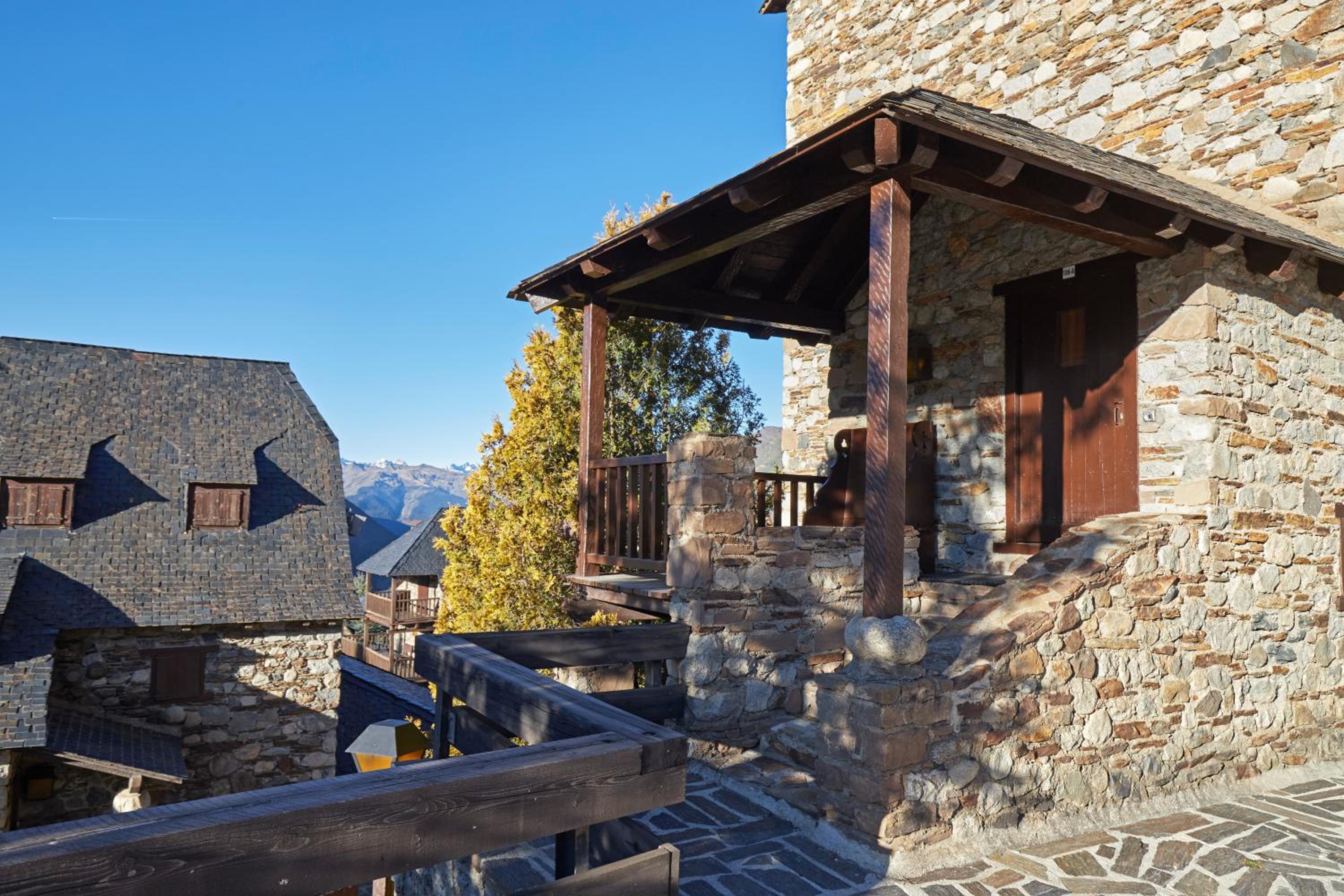 Pleta Baqueira Luxe 10 by FeelFree Rentals view 4