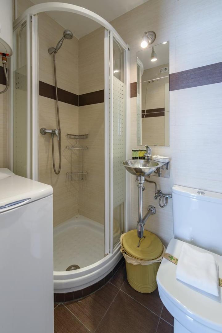 GuestReady - A homely studio in the city center view 2