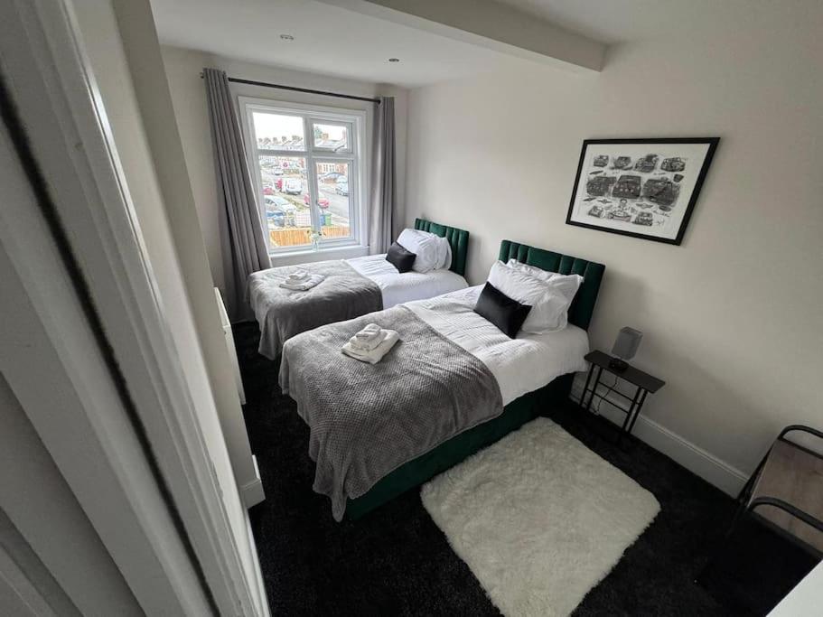 Stylish 5BR Oxford Cooper House, Sleeps 11 with Parking view 3