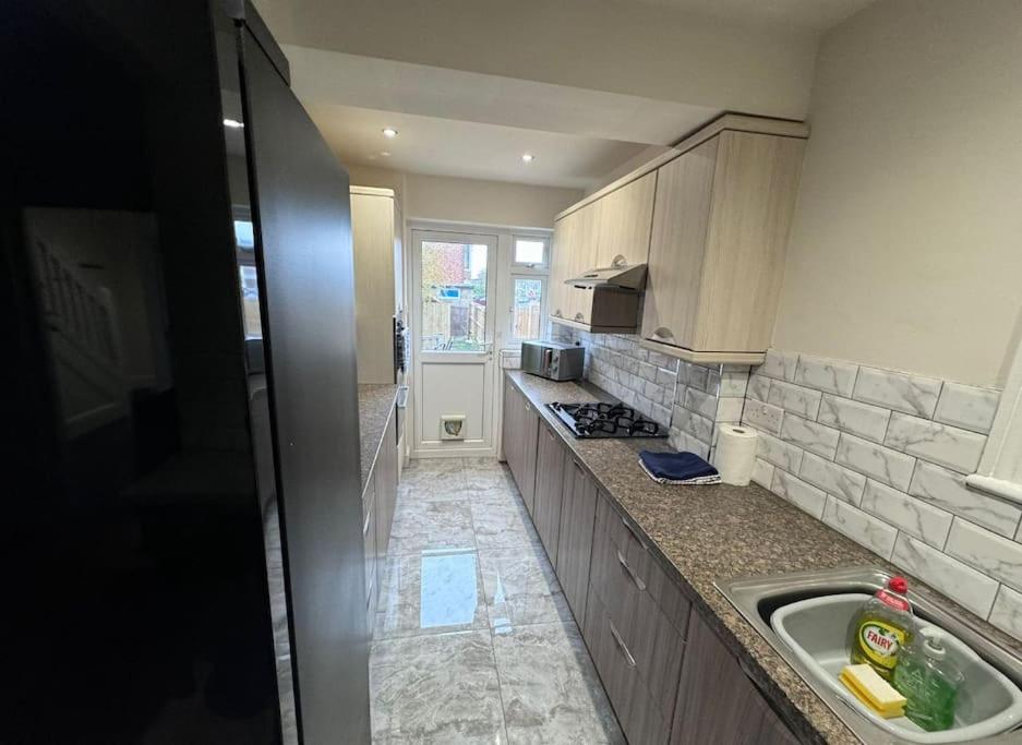 Stylish 5BR Oxford Cooper House, Sleeps 11 with Parking view 5