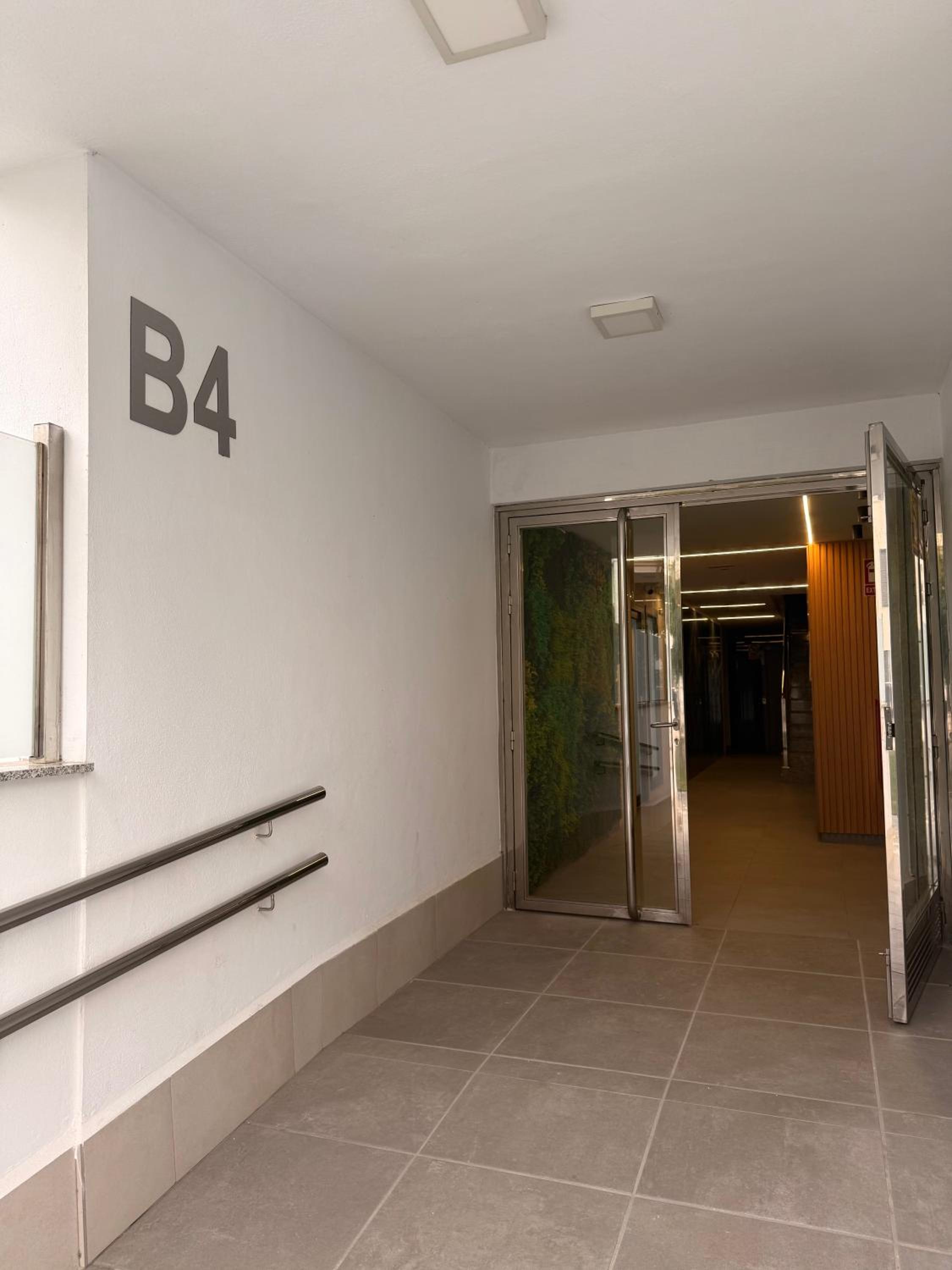 RentitSpain - Playa Granada - Apartamentos TRM Aguacate Relax entre Mar, Golf y Montaña