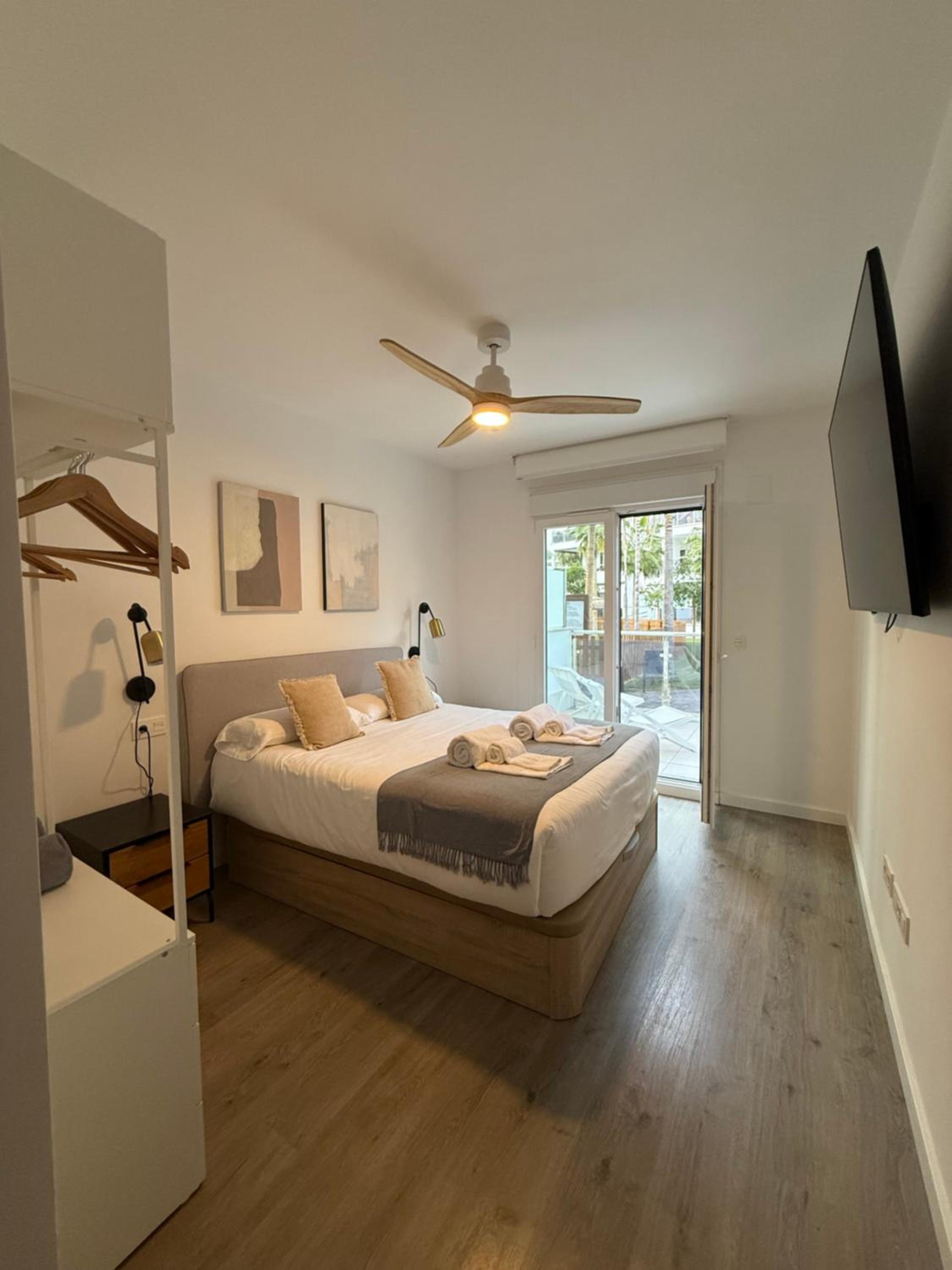 RentitSpain - Playa Granada - Apartamentos TRM Aguacate Relax entre Mar, Golf y Montaña