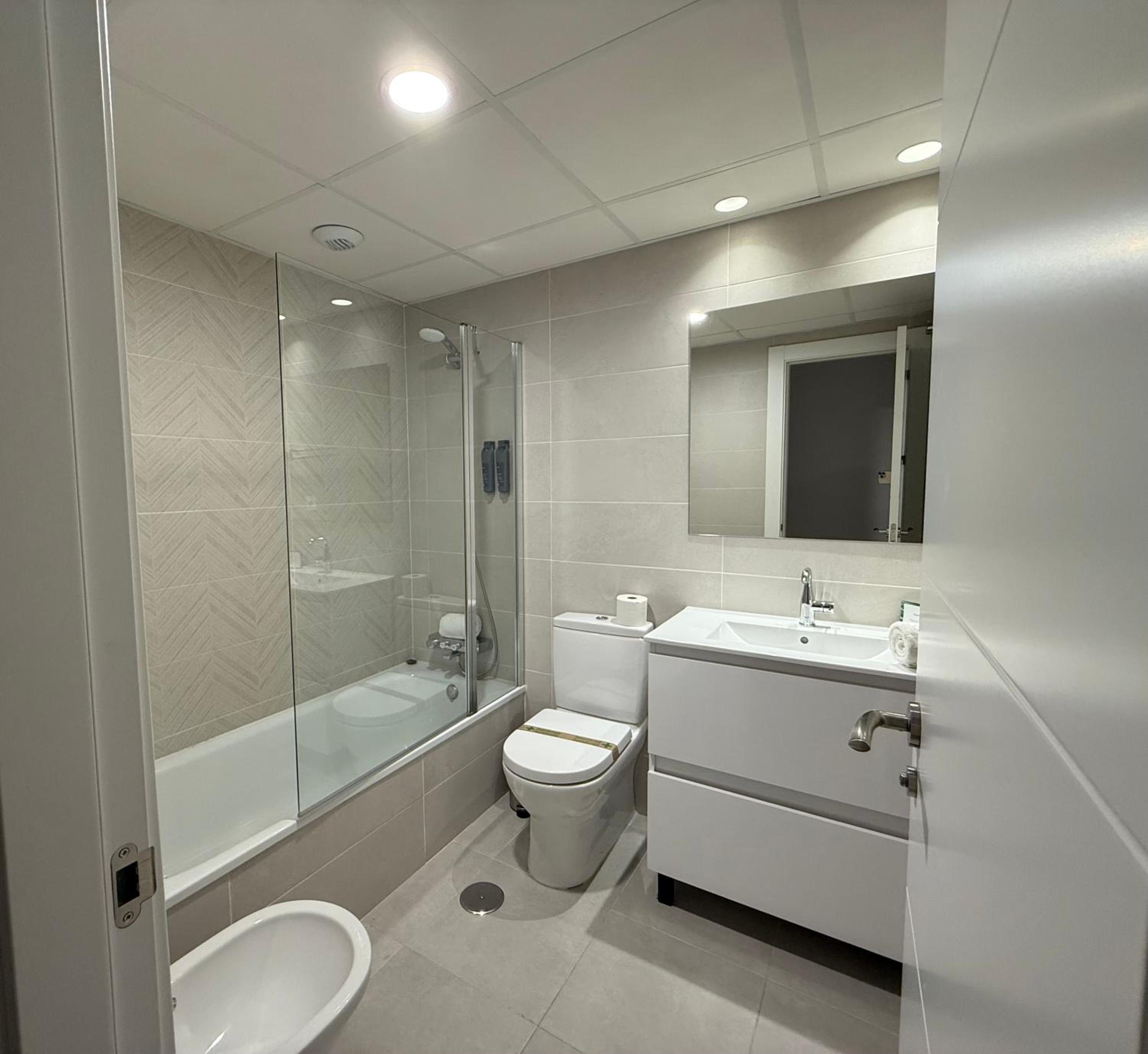 RentitSpain - Playa Granada - Apartamentos TRM Aguacate Relax entre Mar, Golf y Montaña