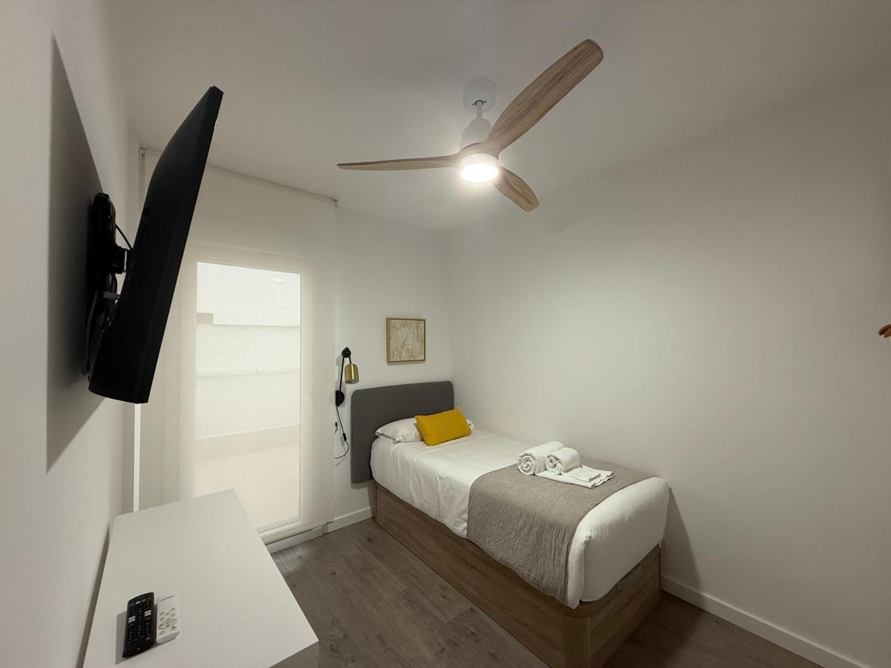 RentitSpain - Playa Granada - Apartamentos TRM Aguacate Relax entre Mar, Golf y Montaña