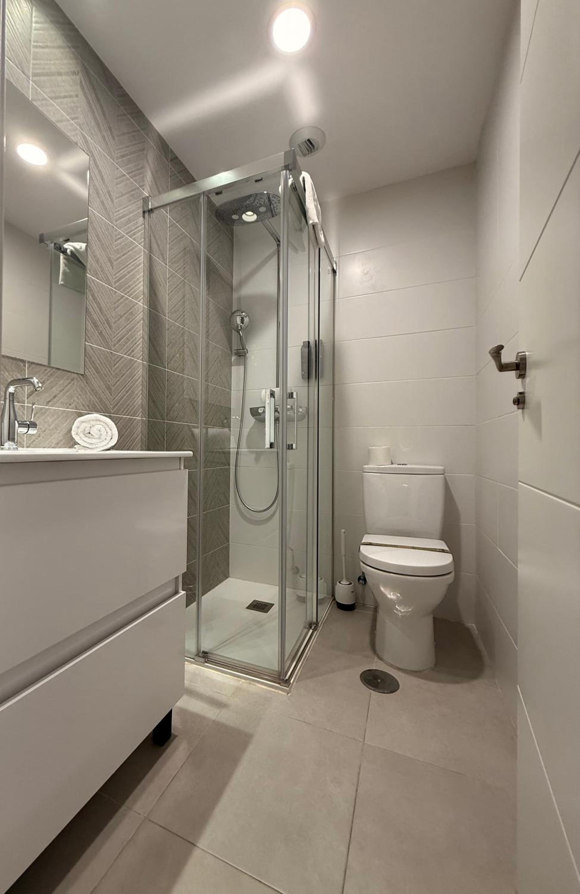 RentitSpain - Playa Granada - Apartamentos TRM Aguacate Relax entre Mar, Golf y Montaña