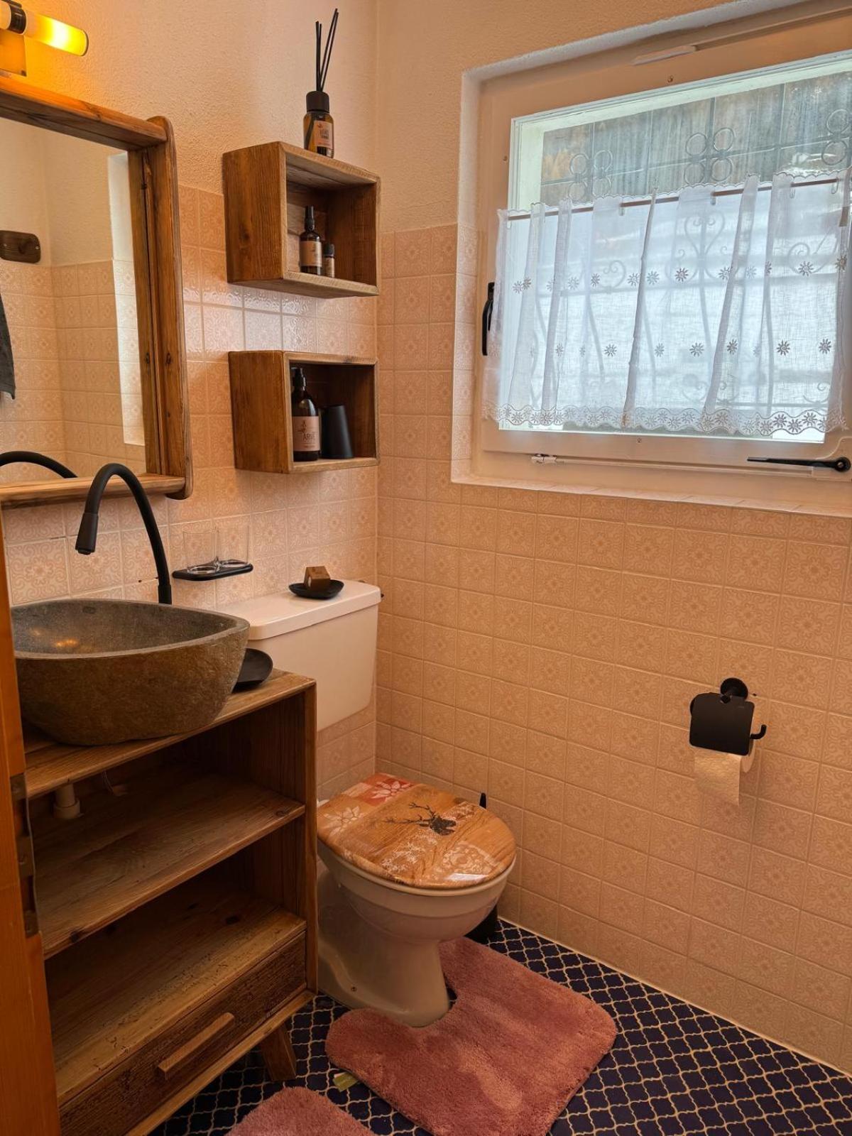 Exklusives Berg-Bijou mit Bergblick mit privaten Wellnessbereich Hot Tube und Sauna -Hunde herzlich Willkommen mit eingezäunten Grundstück