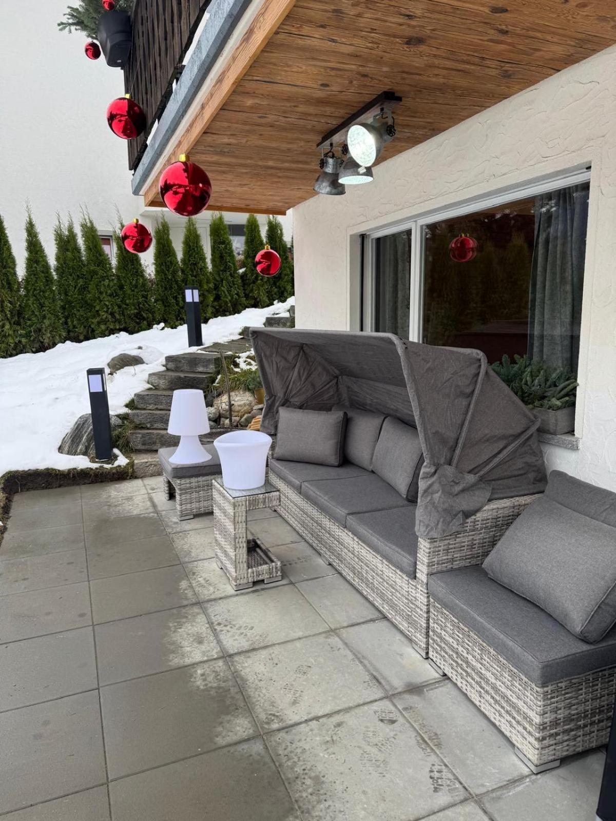 Exklusives Berg-Bijou mit Bergblick mit privaten Wellnessbereich Hot Tube und Sauna -Hunde herzlich Willkommen mit eingezäunten Grundstück
