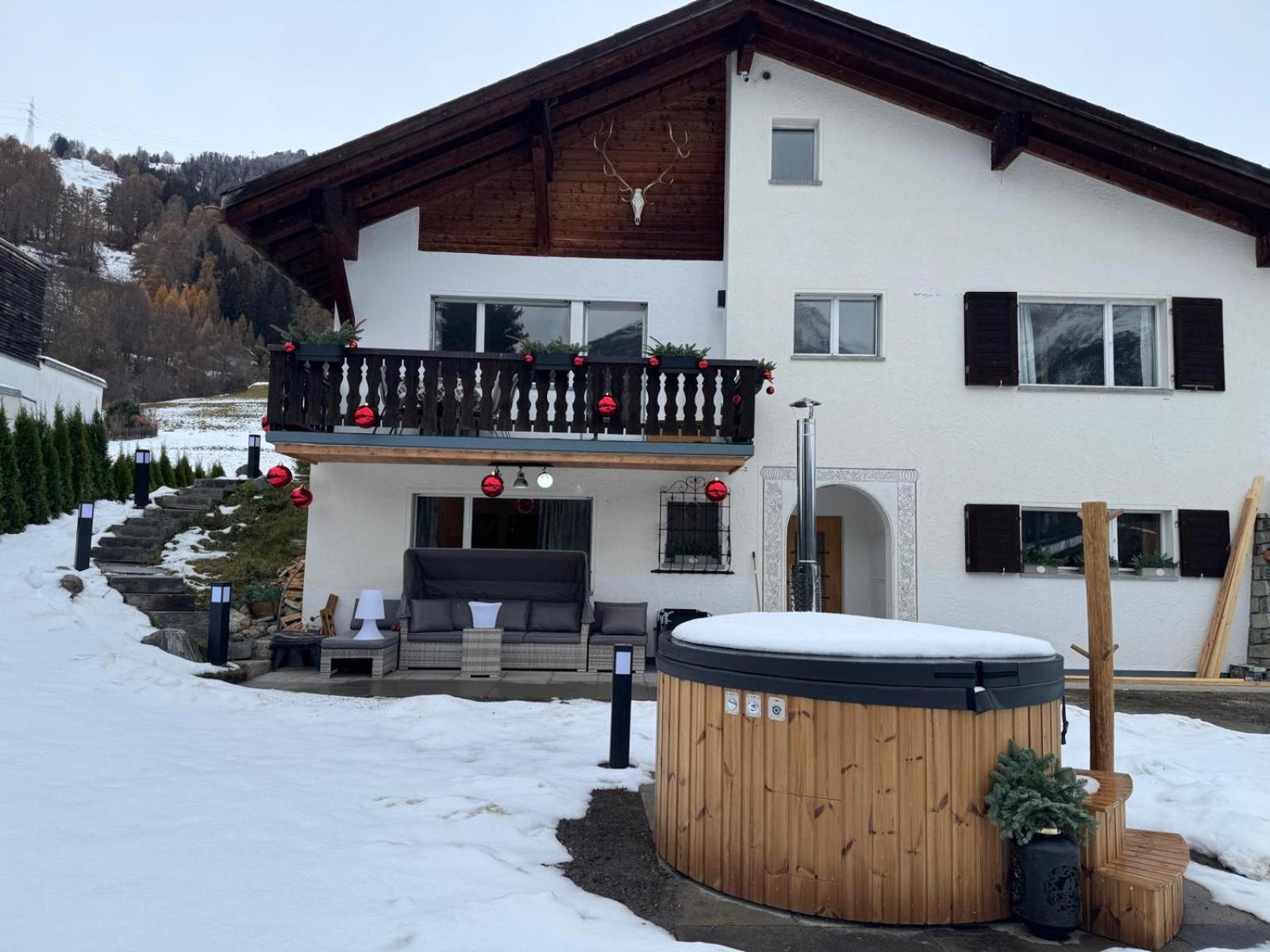 Exklusives Berg-Bijou mit Bergblick mit privaten Wellnessbereich Hot Tube und Sauna -Hunde herzlich Willkommen mit eingezäunten Grundstück