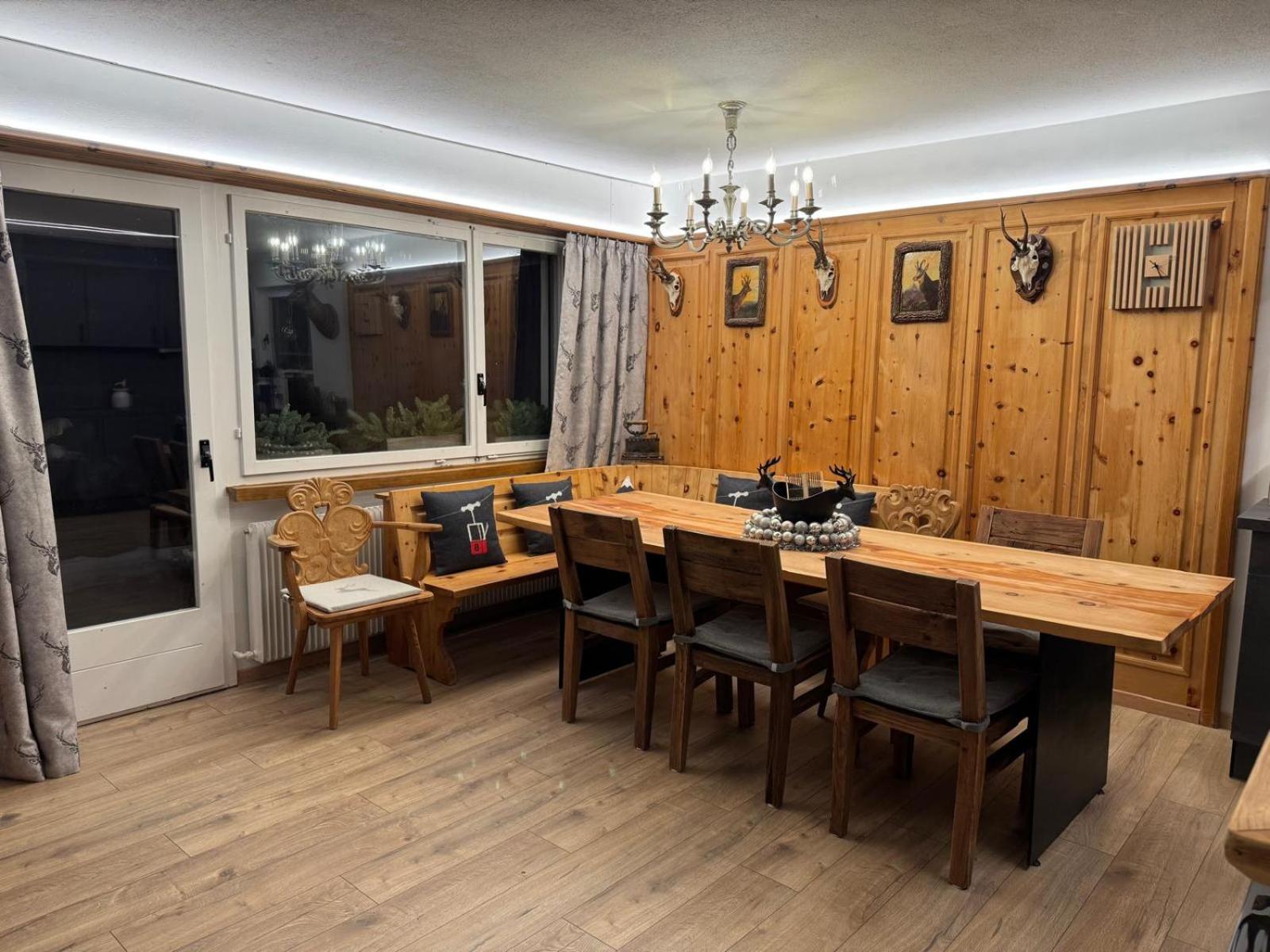 Exklusives Berg-Bijou mit Bergblick mit privaten Wellnessbereich Hot Tube und Sauna -Hunde herzlich Willkommen mit eingezäunten Grundstück