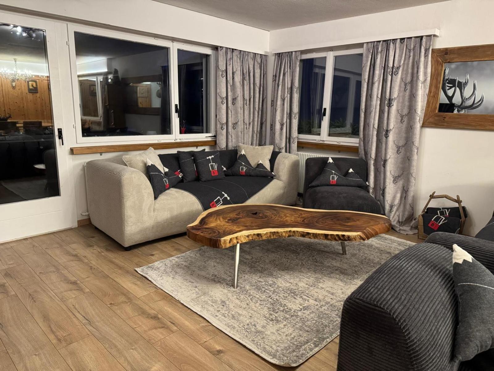 Exklusives Berg-Bijou mit Bergblick mit privaten Wellnessbereich Hot Tube und Sauna -Hunde herzlich Willkommen mit eingezäunten Grundstück