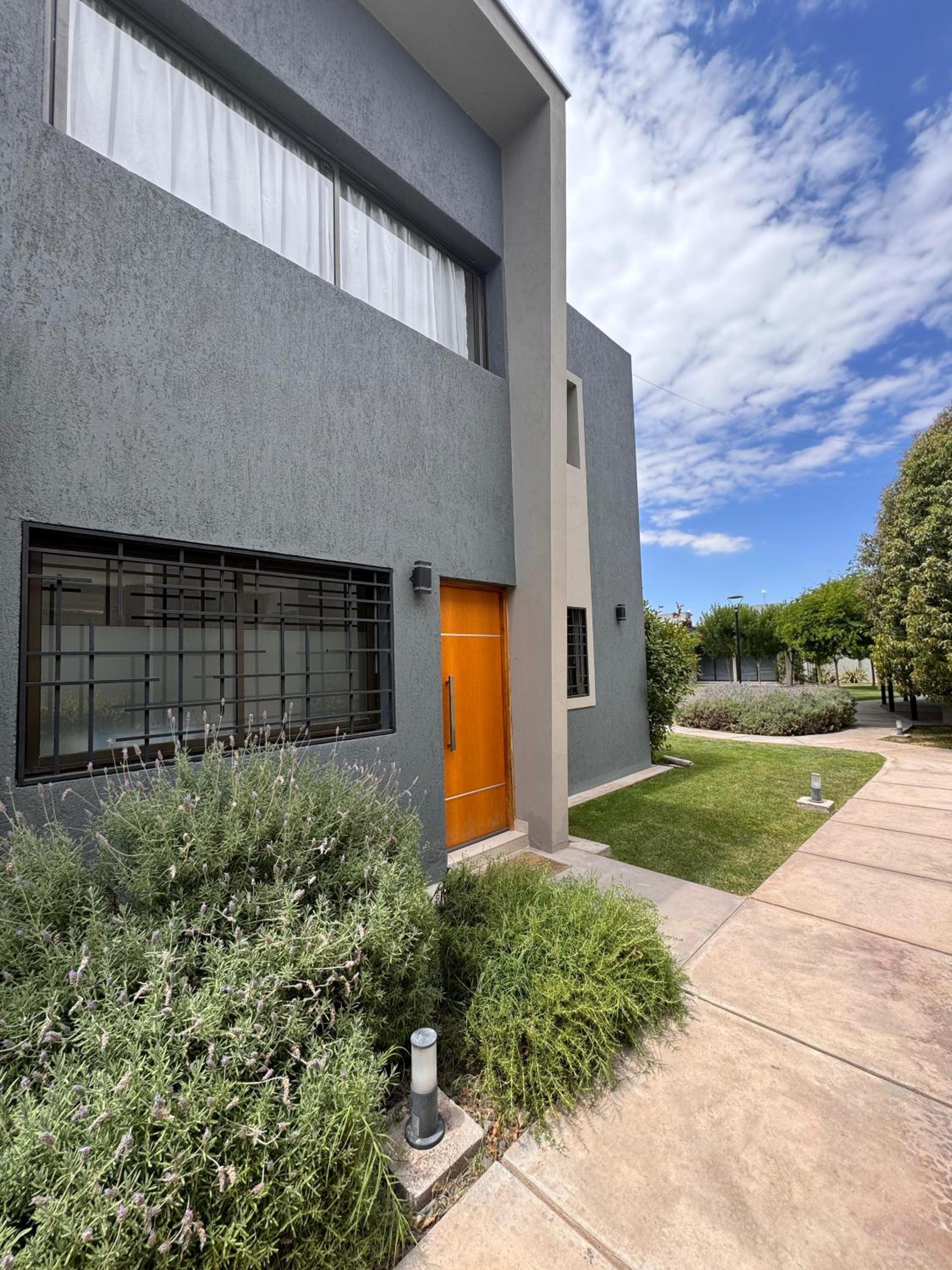 Departamento con hermoso jardin - Image 1