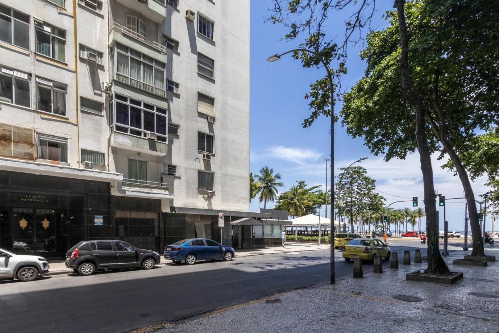 Amplo e moderno na praia de Copacabana