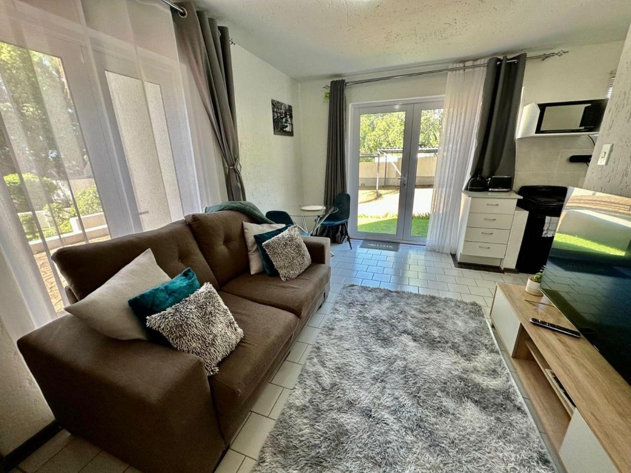 One bed unit nestled in the prime of Sandton - 2139