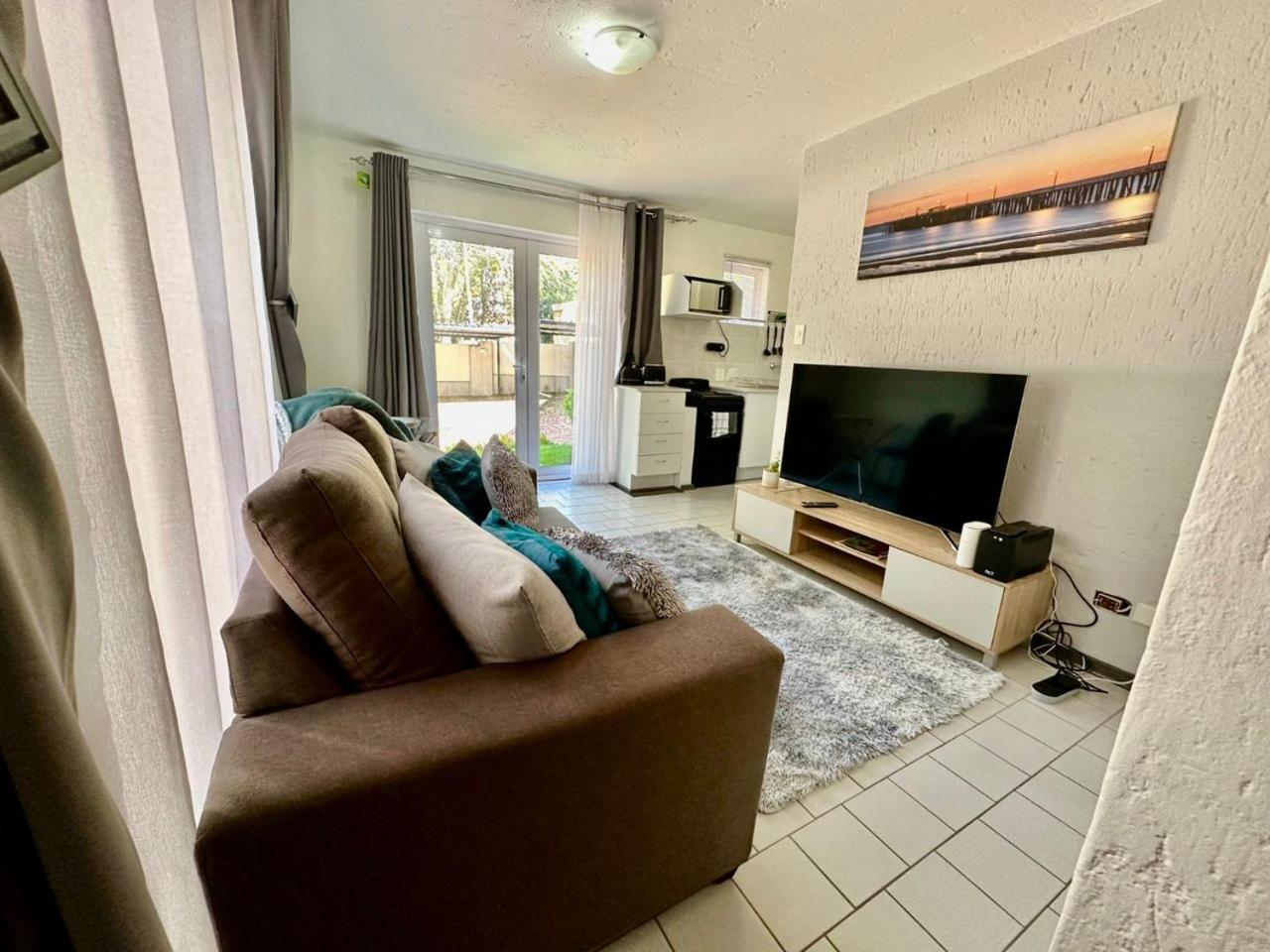 One bed unit nestled in the prime of Sandton - 2139