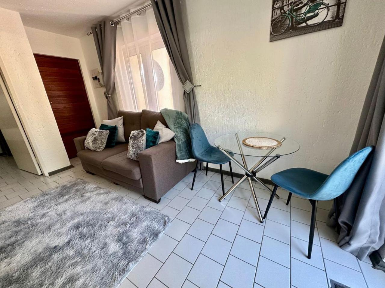 One bed unit nestled in the prime of Sandton - 2139