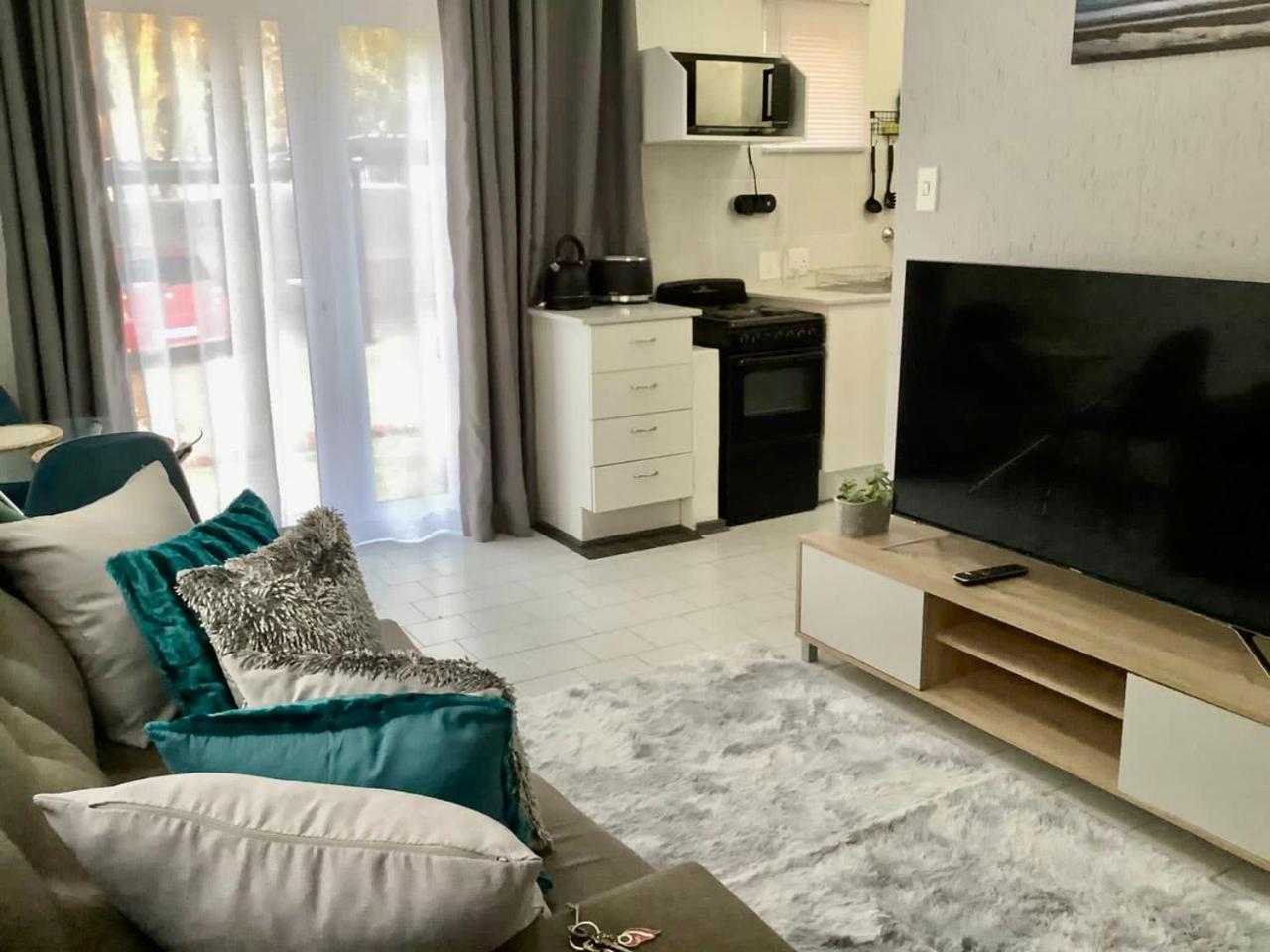One bed unit nestled in the prime of Sandton - 2139