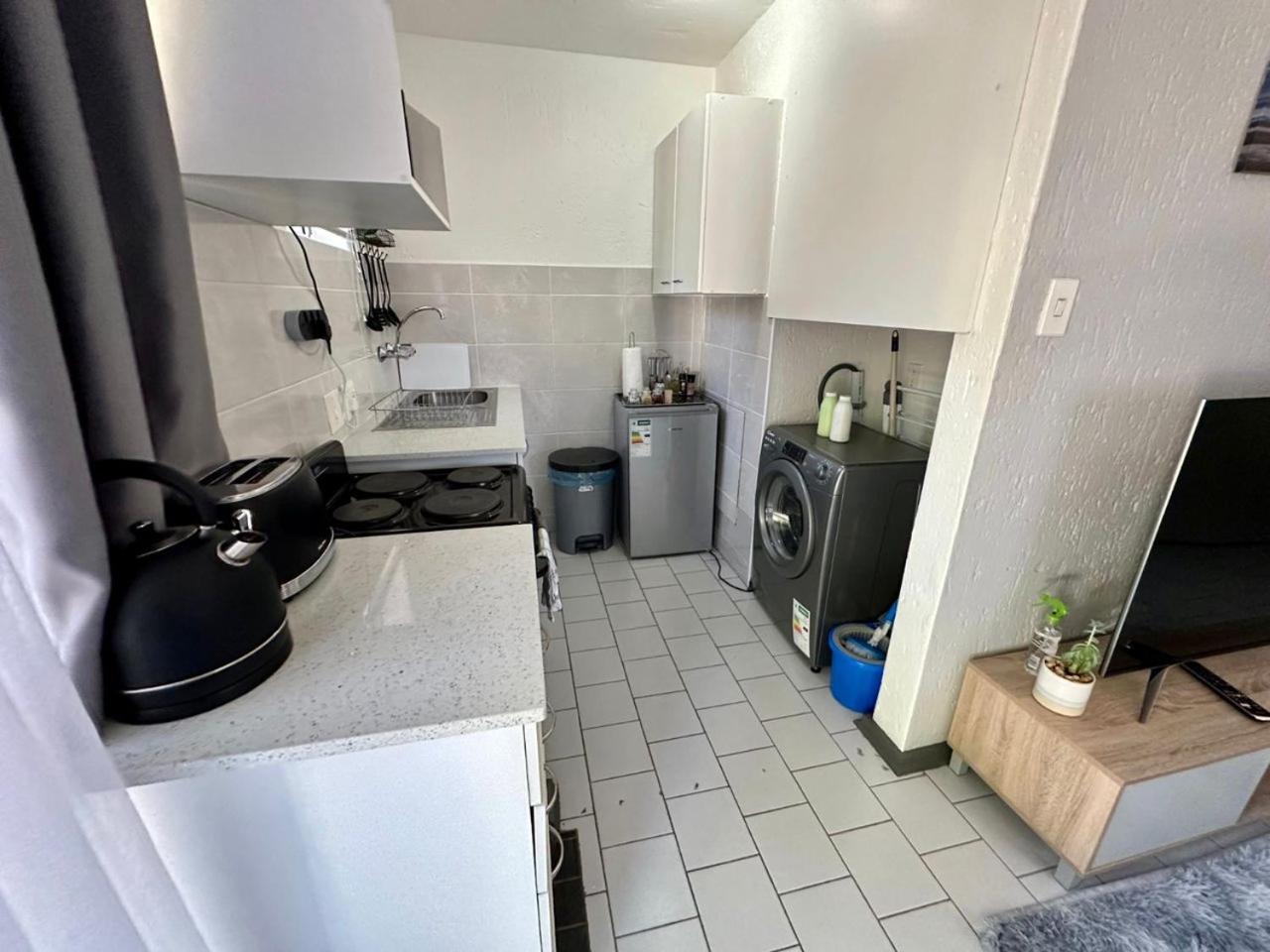 One bed unit nestled in the prime of Sandton - 2139