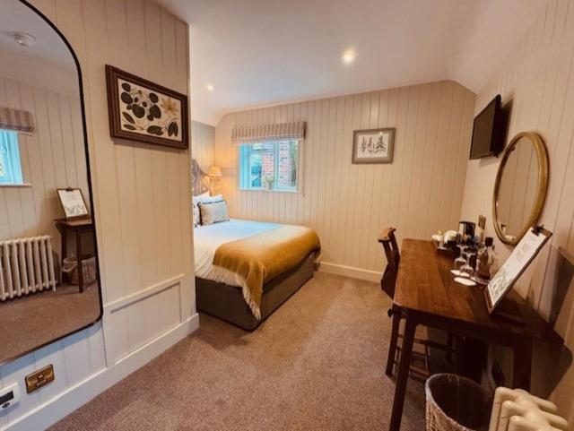 Farnham Vacations - Bel And The Dragon-Churt - Property Image 59