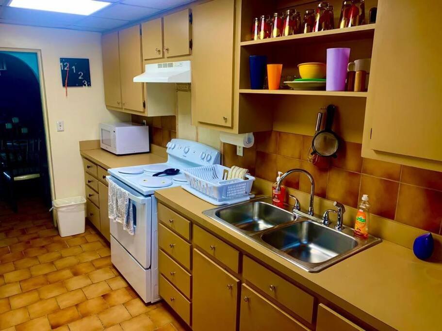 Grand Bahama Island - Freeport Vacations - 5 minutes to the beach - Property Image 3