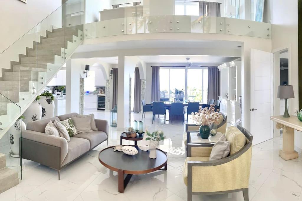 Balanciaga Villa