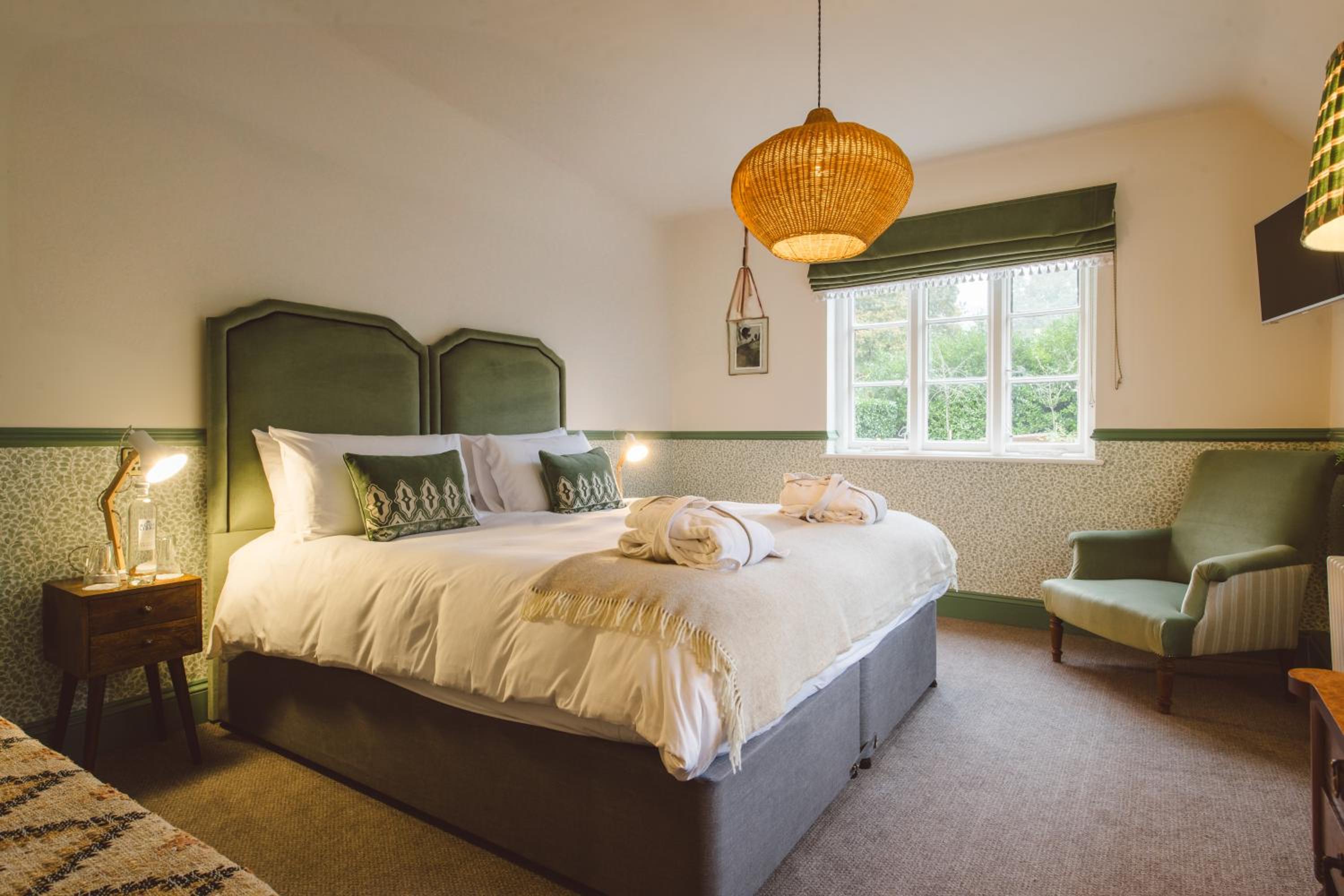 Farnham Vacations - Bel And The Dragon-Churt - Property Image 60