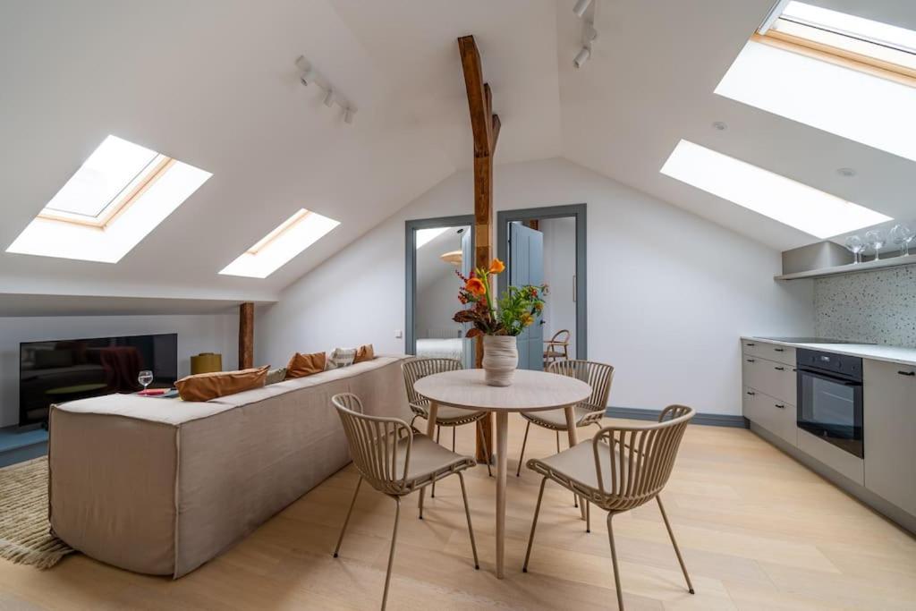 City Centre Apartment - 1km from Old Town