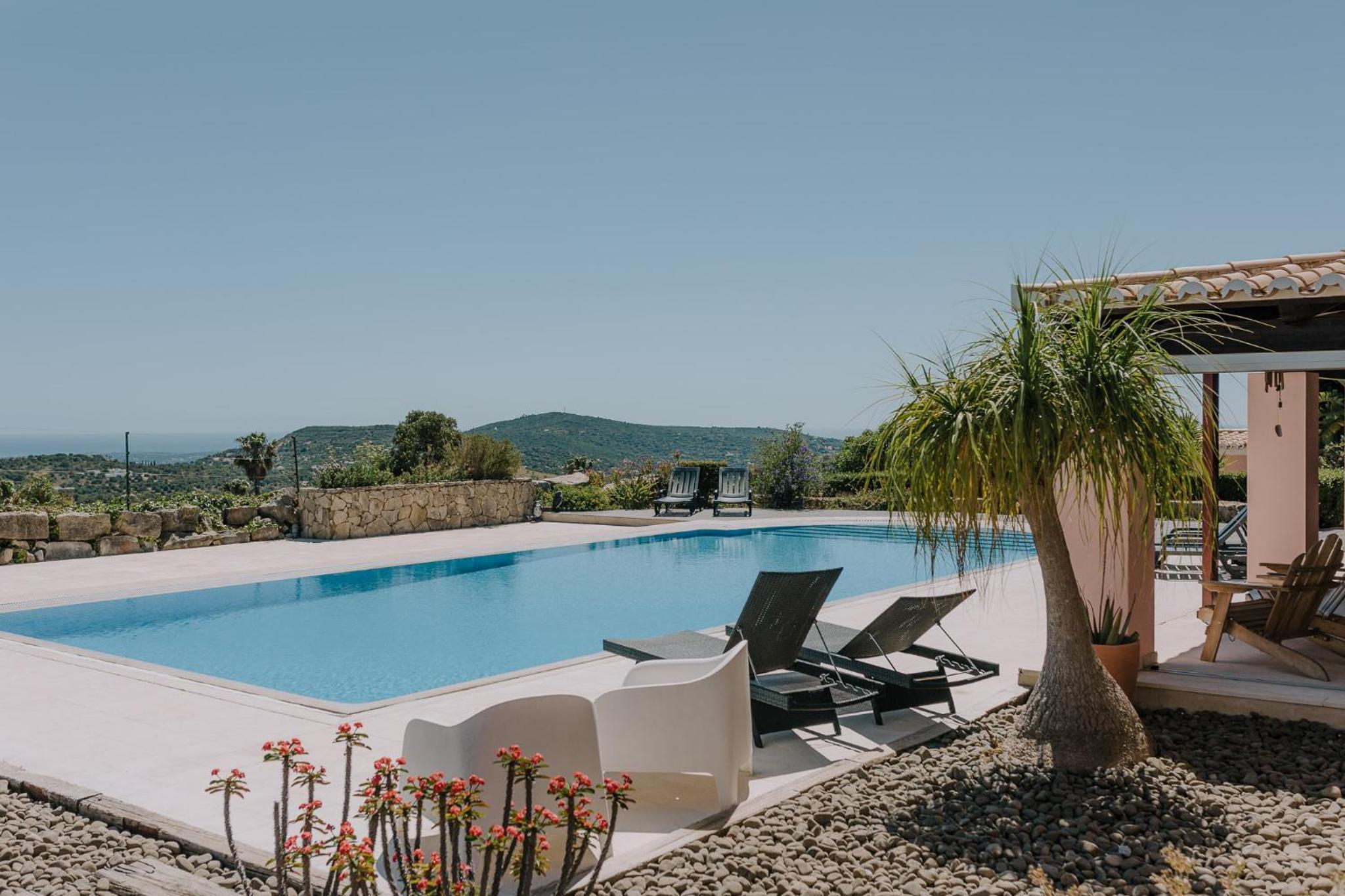 Villa Monte dos Agostos by Boaz Rentals