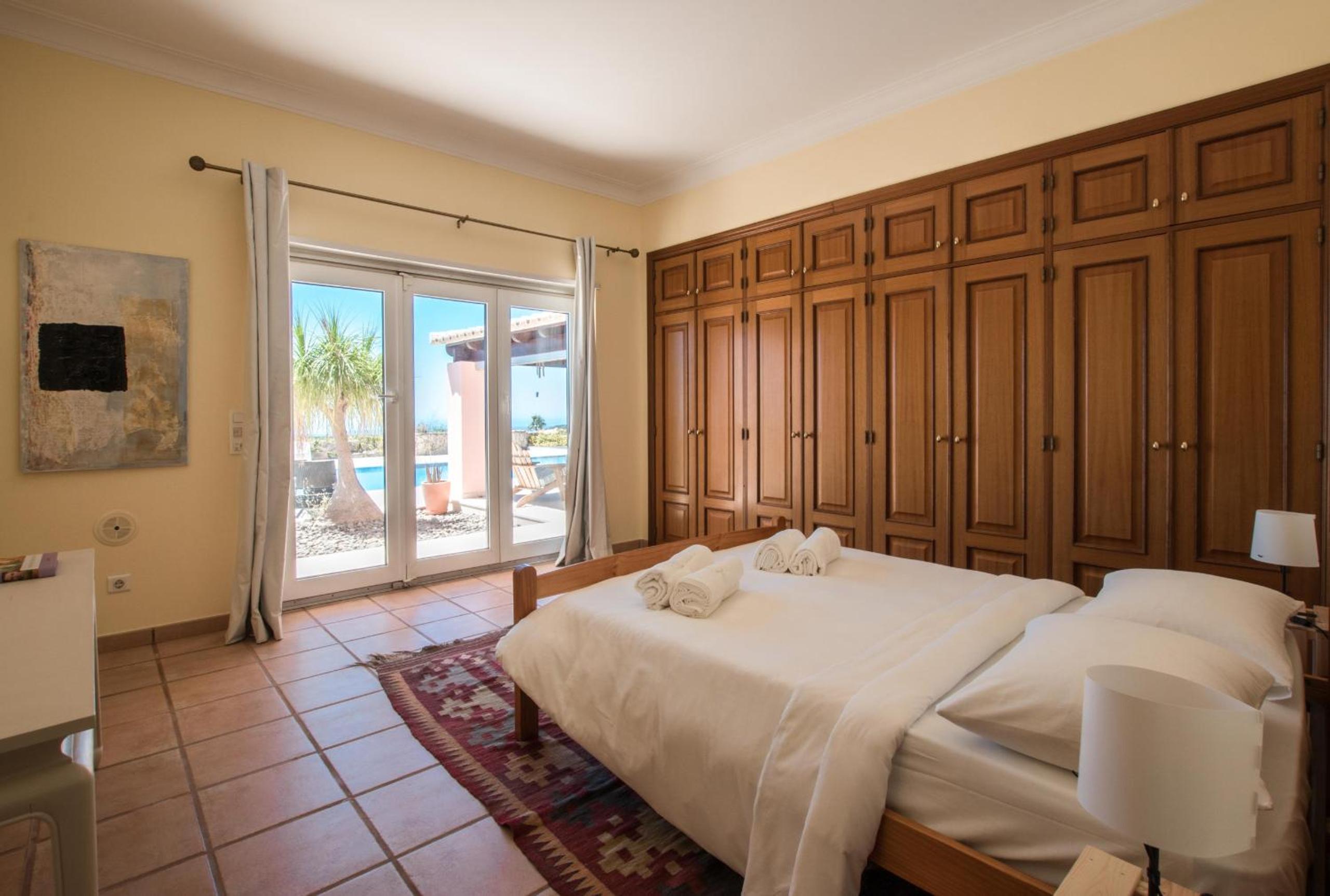 Villa Monte dos Agostos by Boaz Rentals